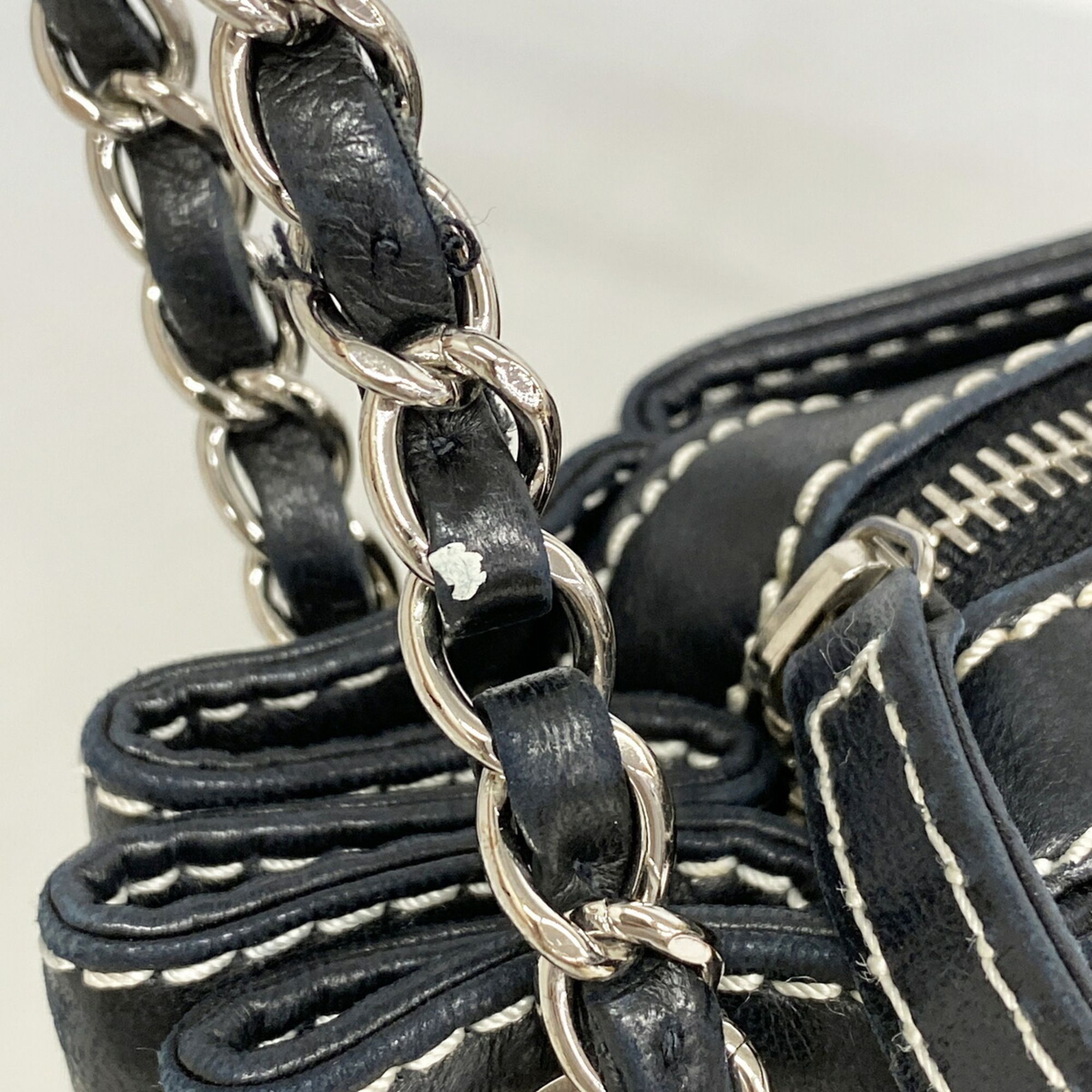 Leather Shoulder Bag (Pre-Owned) - Chanel - Modalova