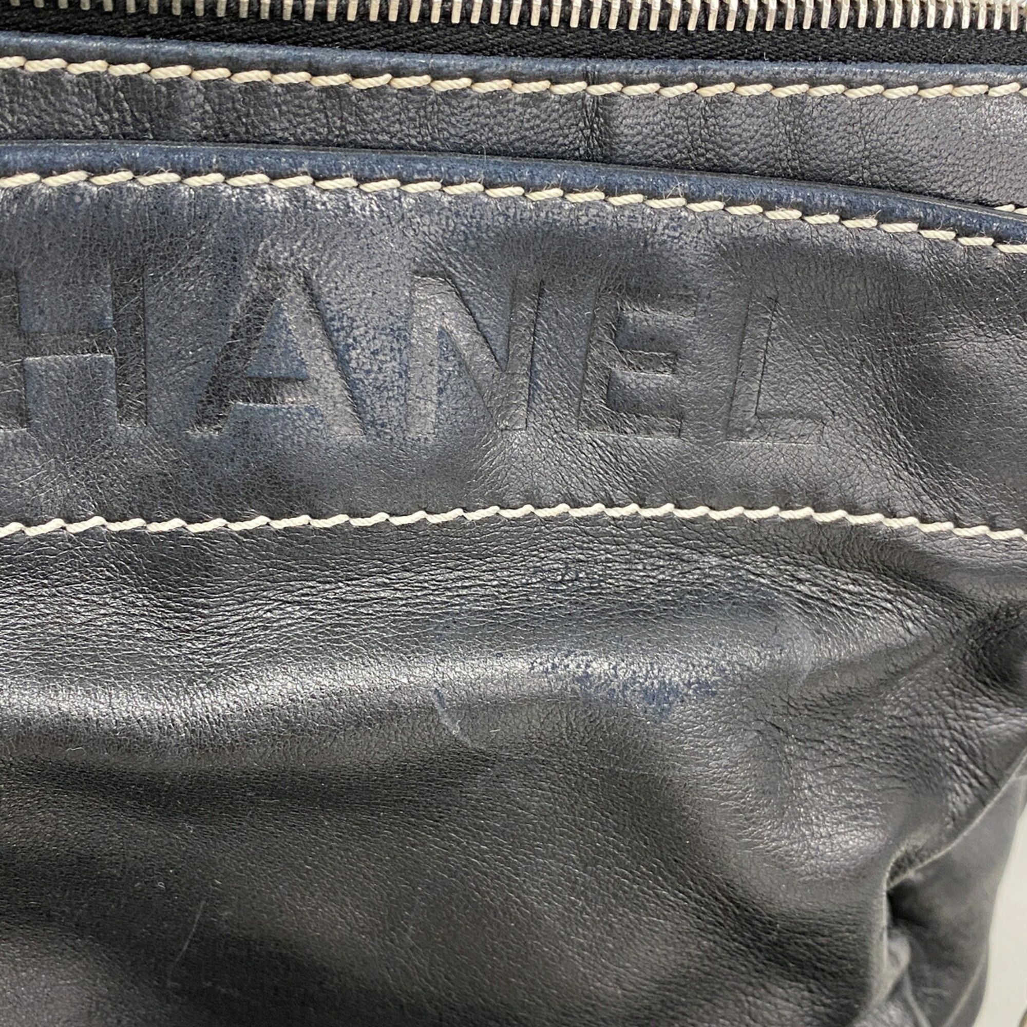 Leather Shoulder Bag (Pre-Owned) - Chanel - Modalova