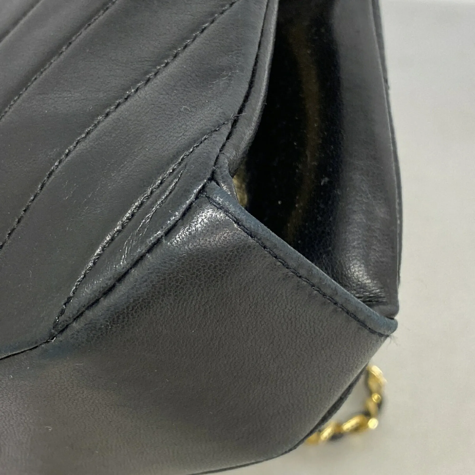 Leather Shoulder Bag (Pre-Owned) - Chanel - Modalova