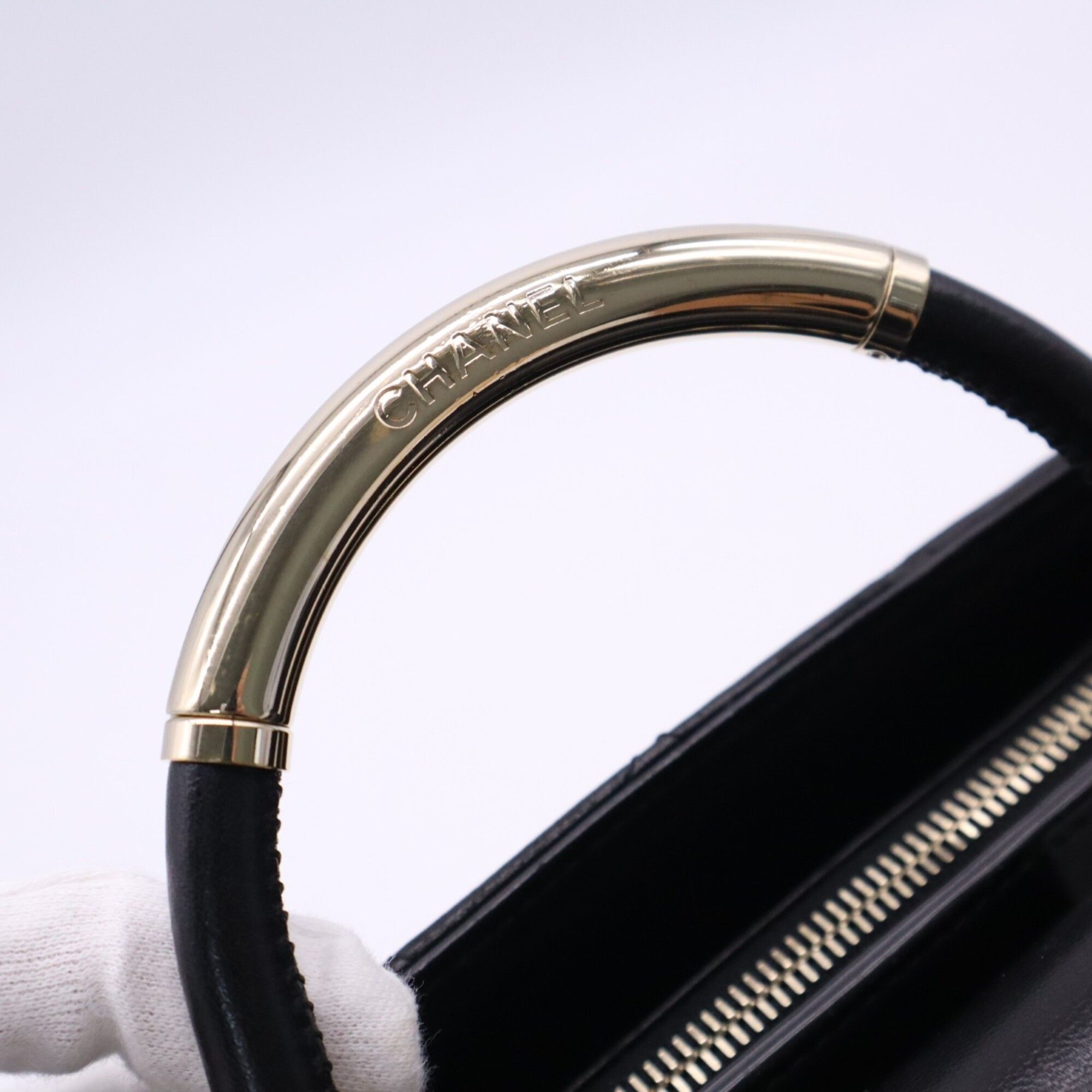 Matelasse Leather Handbag (Pre-Owned) - Chanel - Modalova