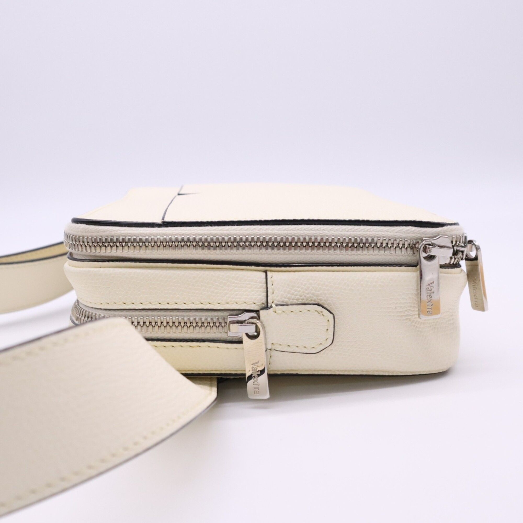 Leather Shoulder Bag (Pre-Owned) - Valextra - Modalova