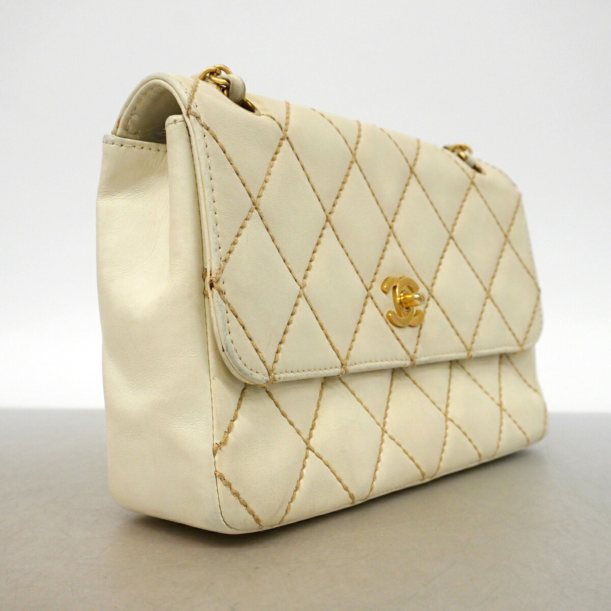 Leather Shoulder Bag (Pre-Owned) - Chanel - Modalova