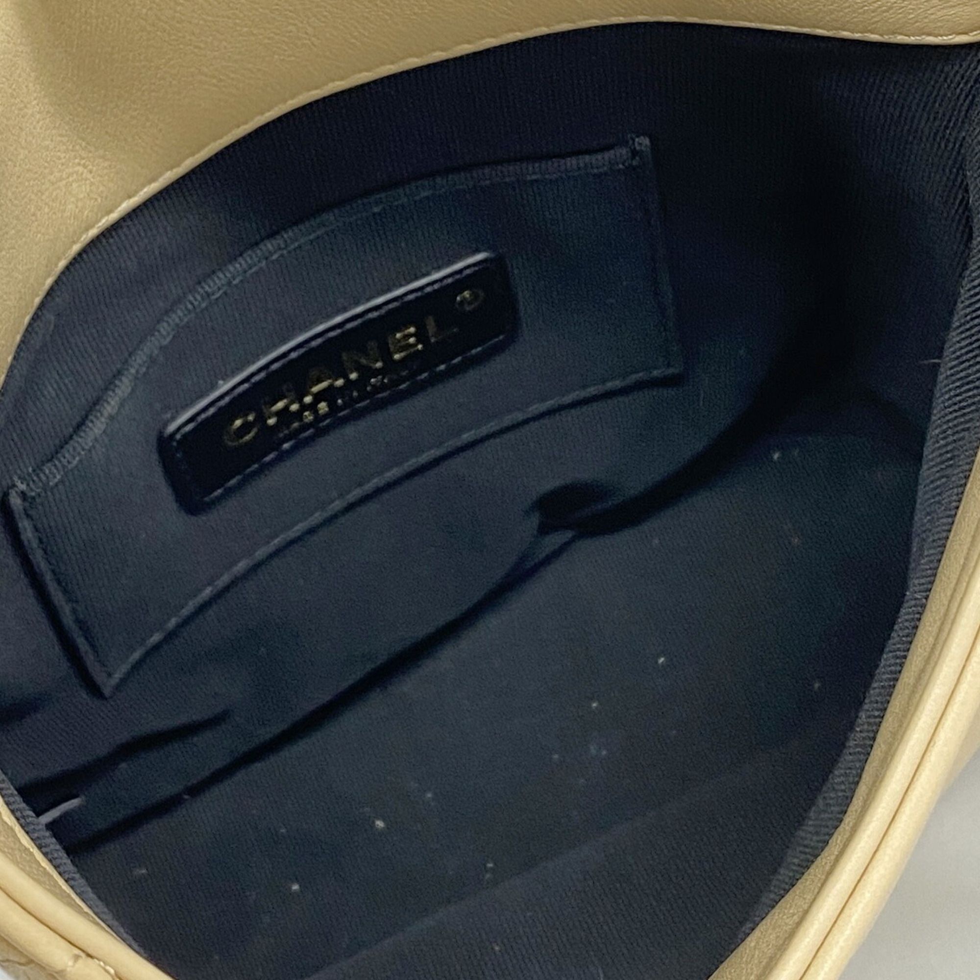 Leather Shoulder Bag (Pre-Owned) - Chanel - Modalova