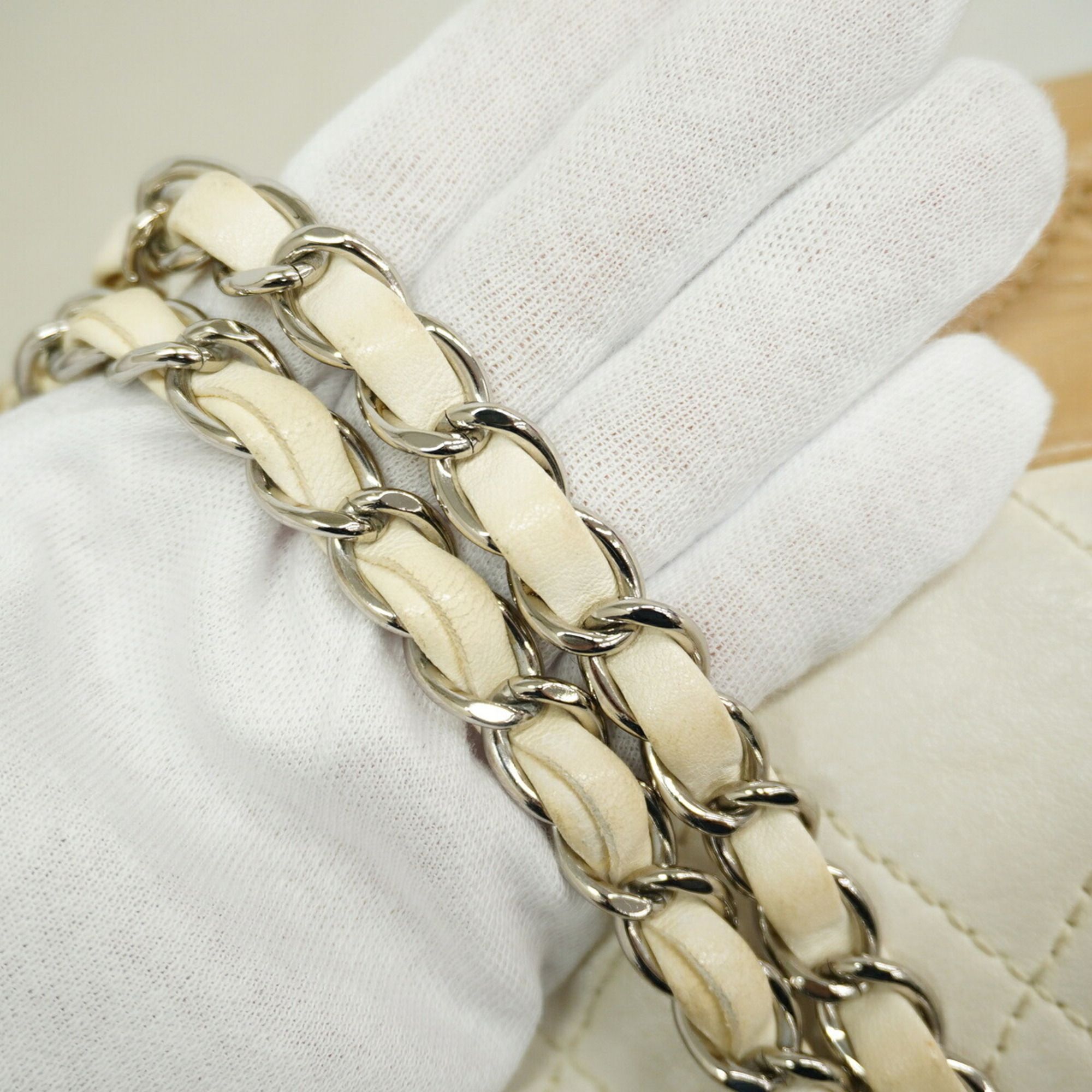 Leather Shoulder Bag (Pre-Owned) - Chanel - Modalova