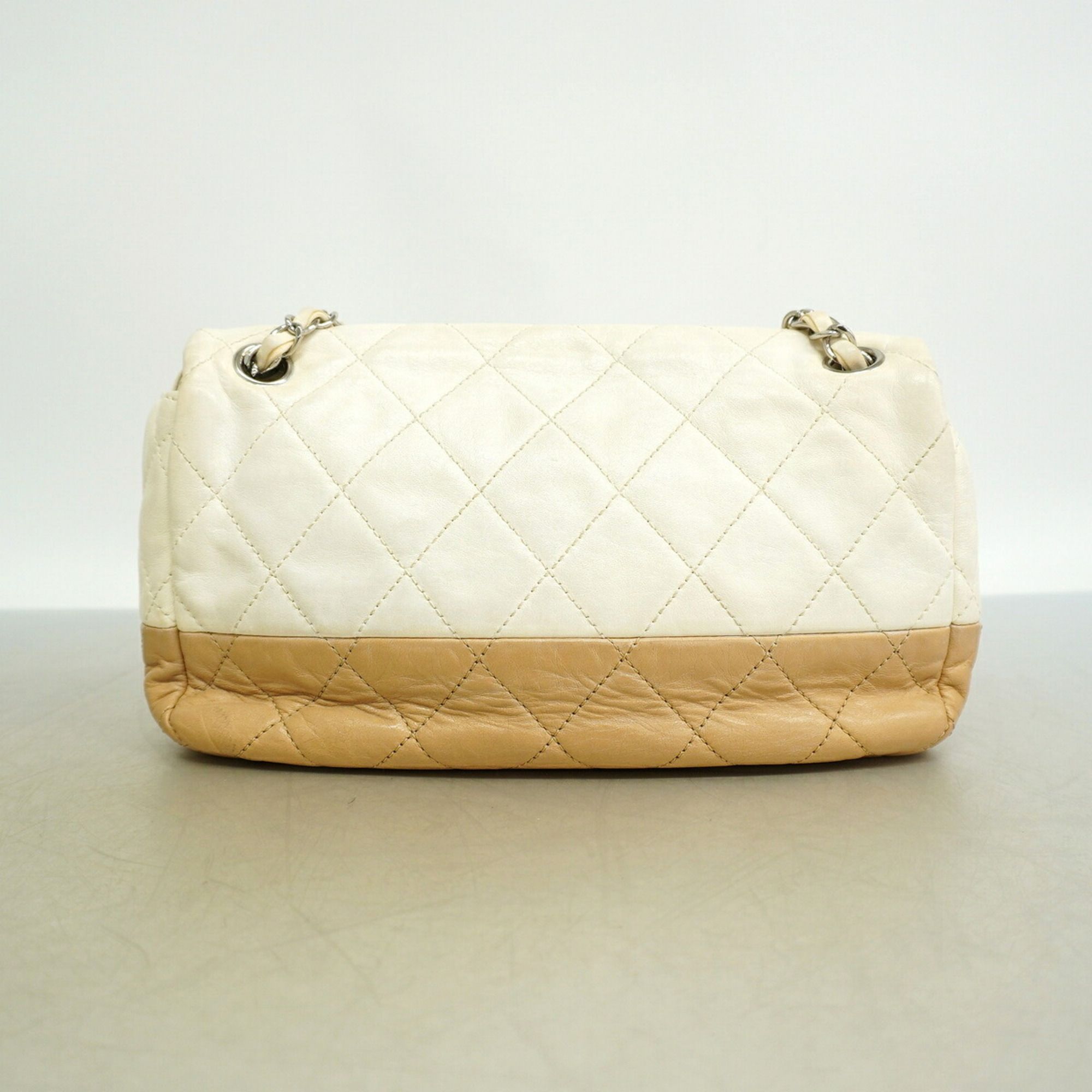 Leather Shoulder Bag (Pre-Owned) - Chanel - Modalova