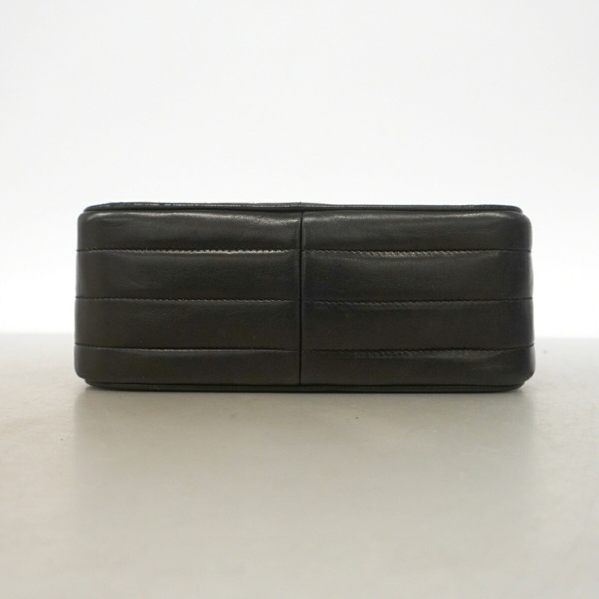 Leather Shoulder Bag (Pre-Owned) - Chanel - Modalova