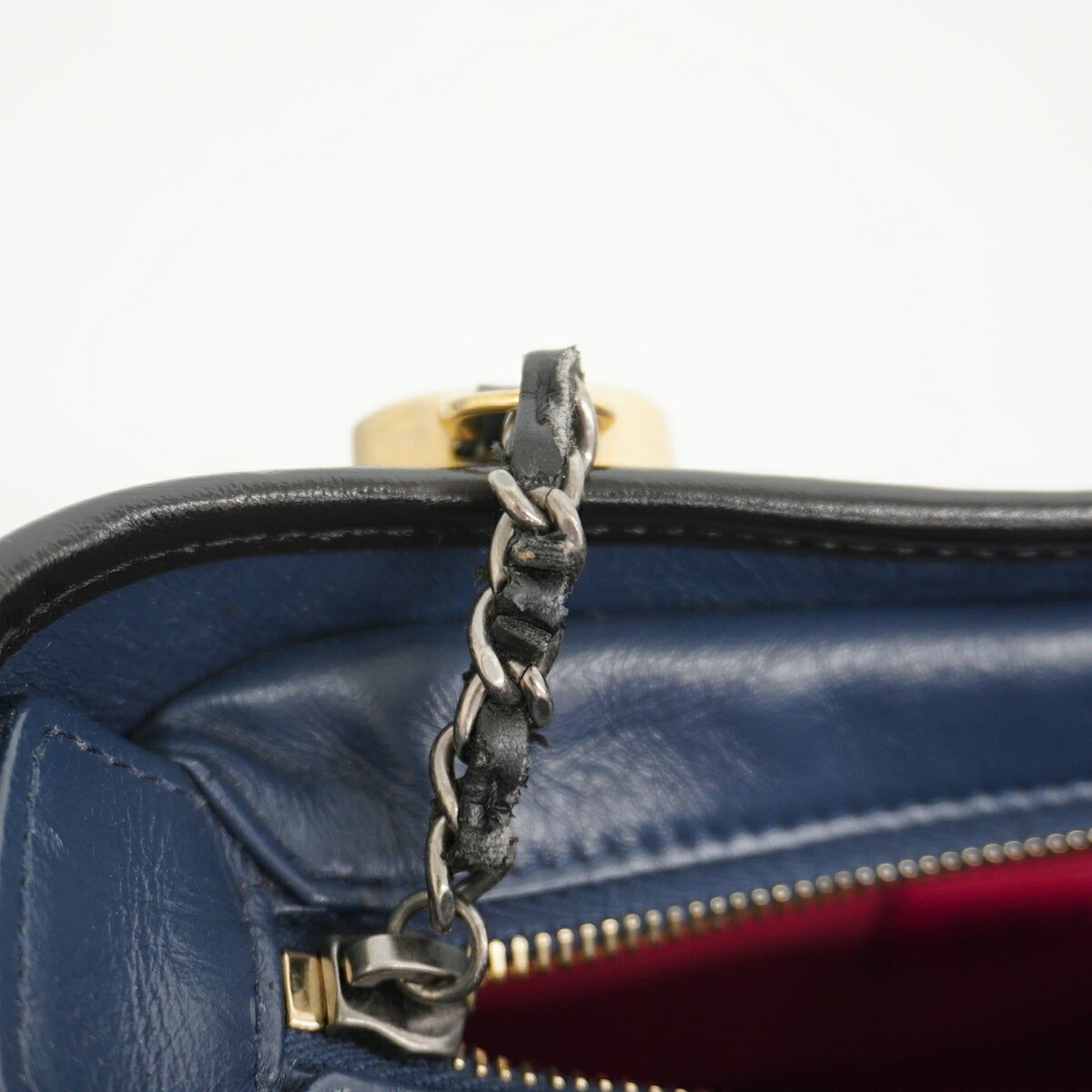 Leather Shoulder Bag (Pre-Owned) - Chanel - Modalova