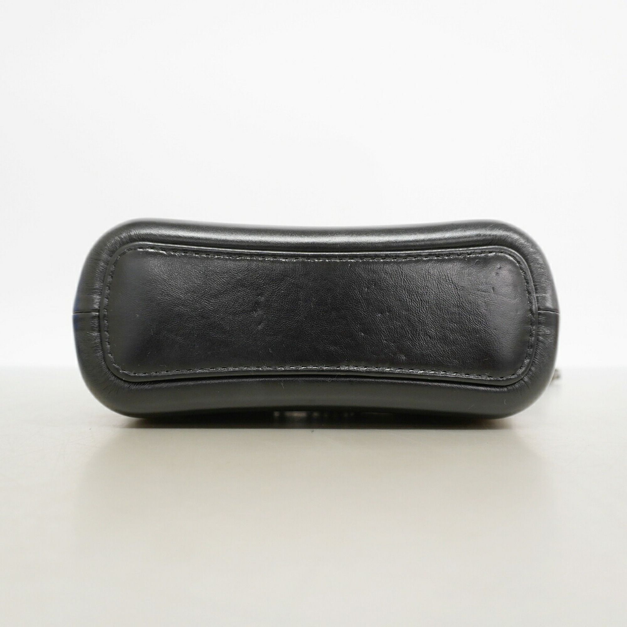 Leather Shoulder Bag (Pre-Owned) - Chanel - Modalova