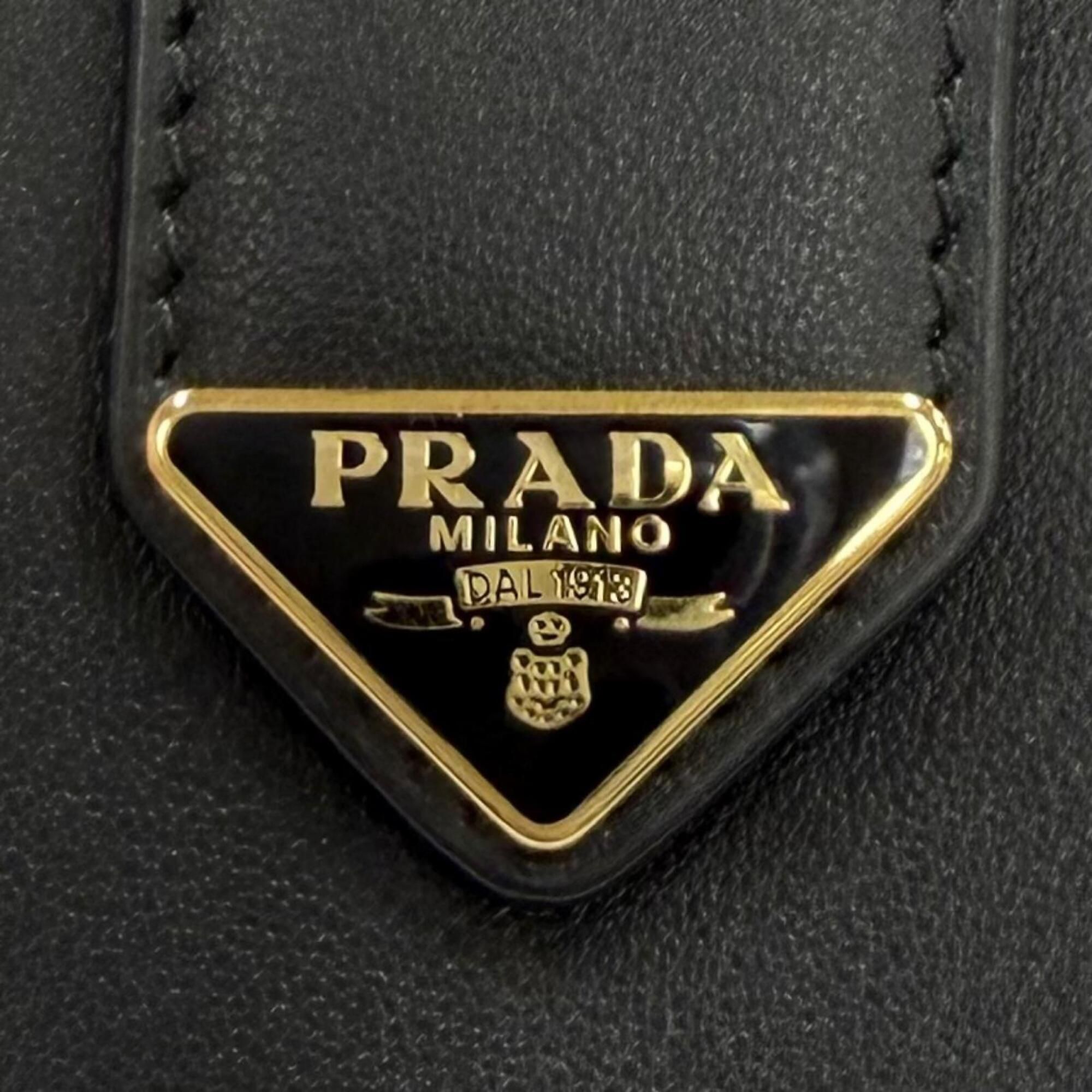 Leather Long Wallet (Bi-Fold) (Pre-Owned) - Prada - Modalova