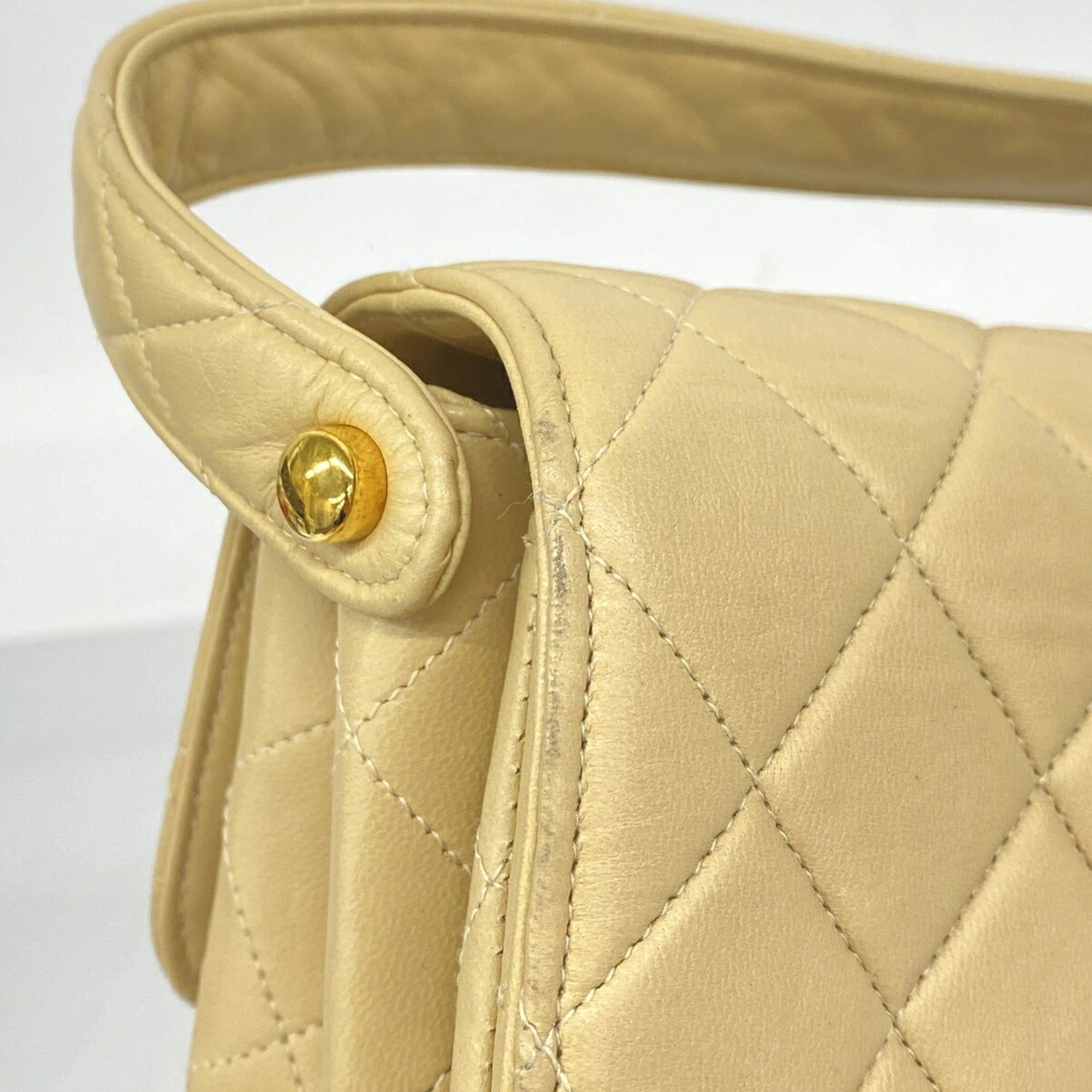 Leather Shoulder Bag (Pre-Owned) - Chanel - Modalova