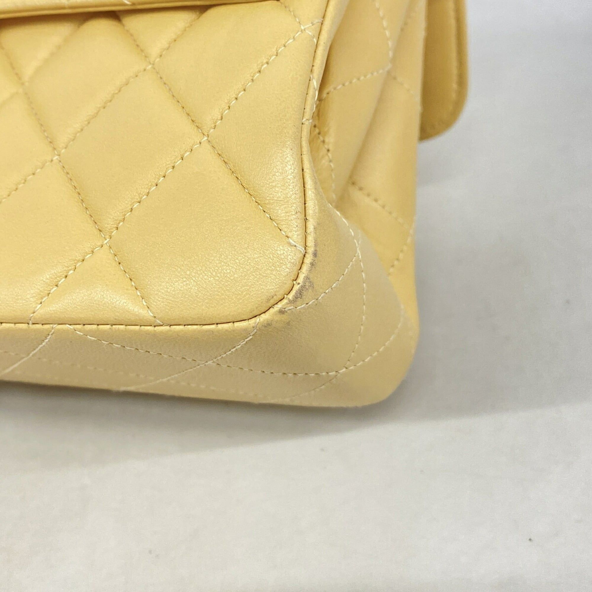 Leather Shoulder Bag (Pre-Owned) - Chanel - Modalova