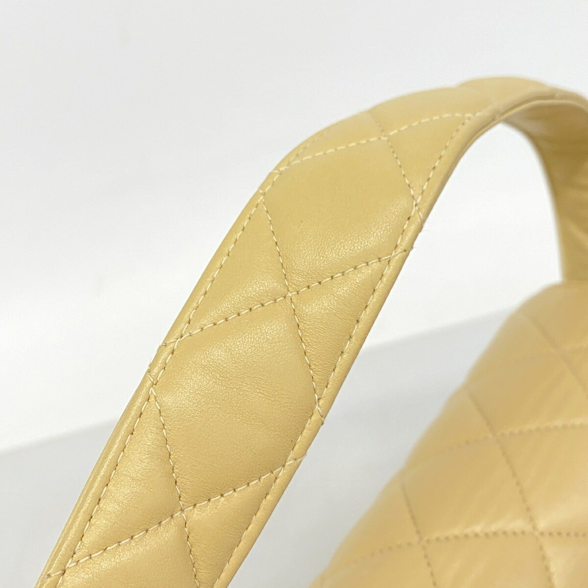 Leather Shoulder Bag (Pre-Owned) - Chanel - Modalova