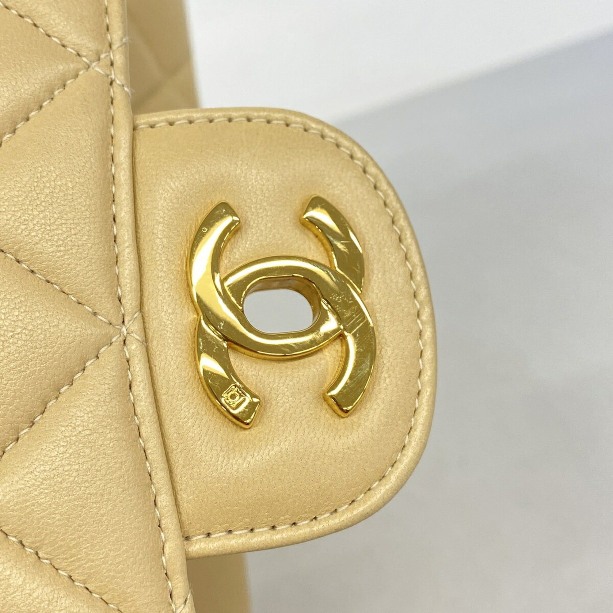 Leather Shoulder Bag (Pre-Owned) - Chanel - Modalova