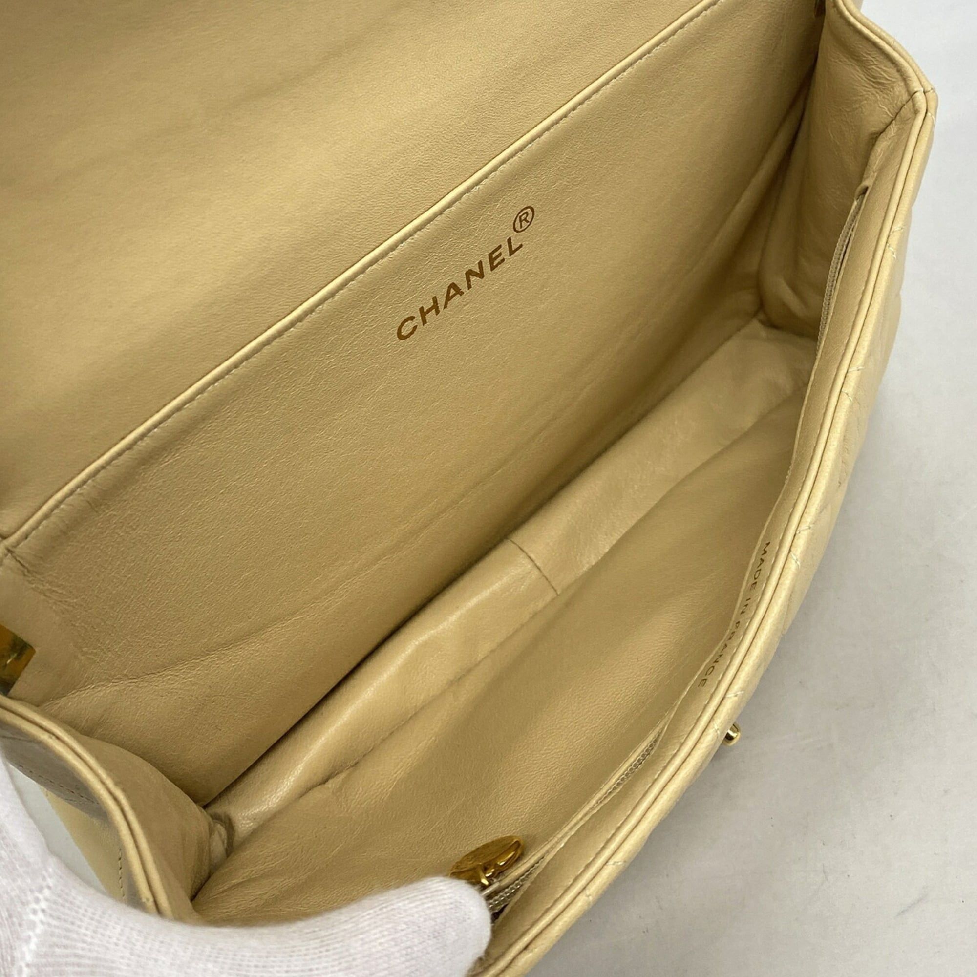 Leather Shoulder Bag (Pre-Owned) - Chanel - Modalova