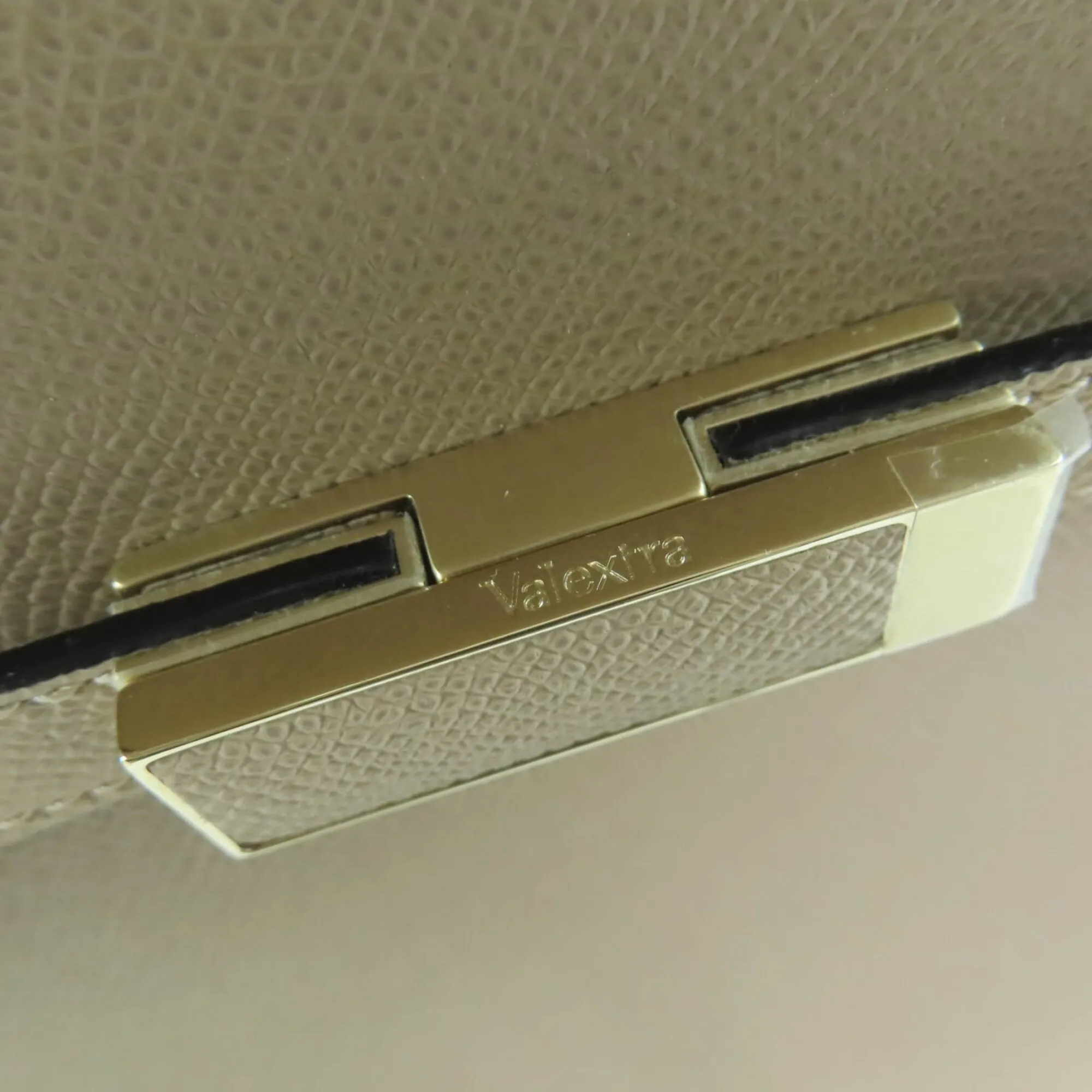 Handbag (Pre-Owned) - Valextra - Modalova