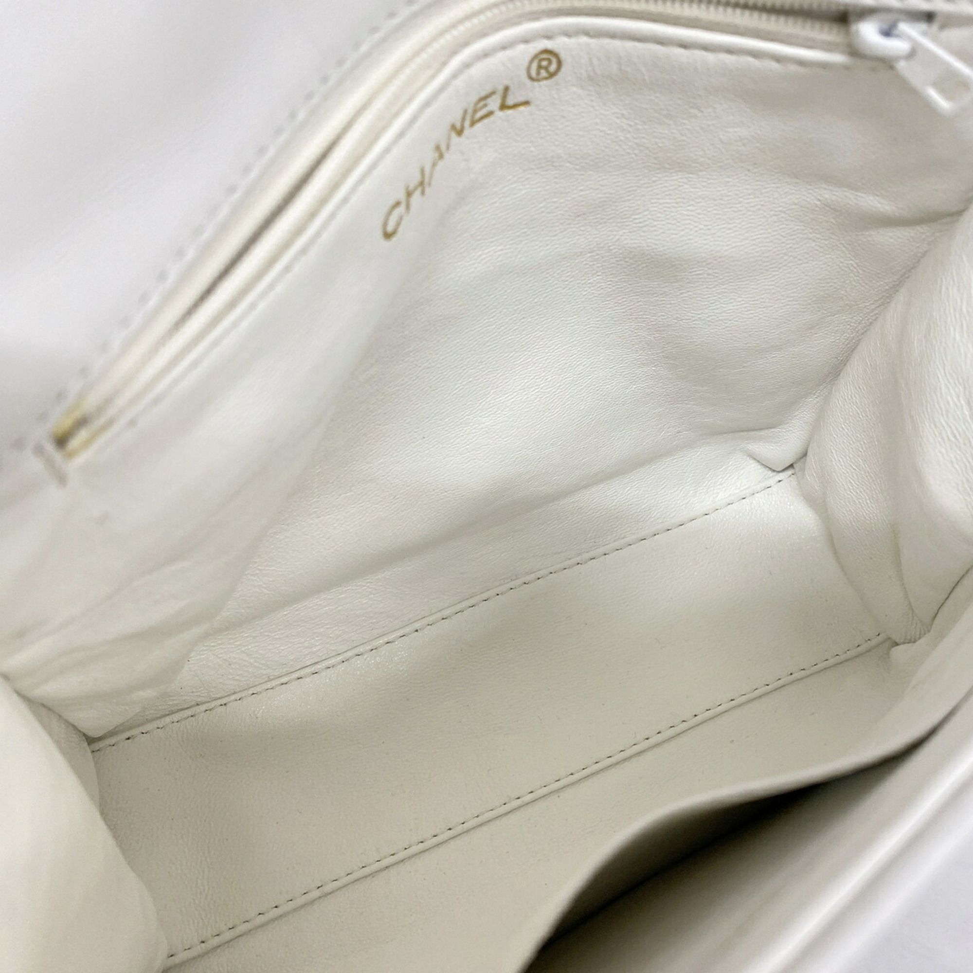 Leather Shoulder Bag (Pre-Owned) - Chanel - Modalova