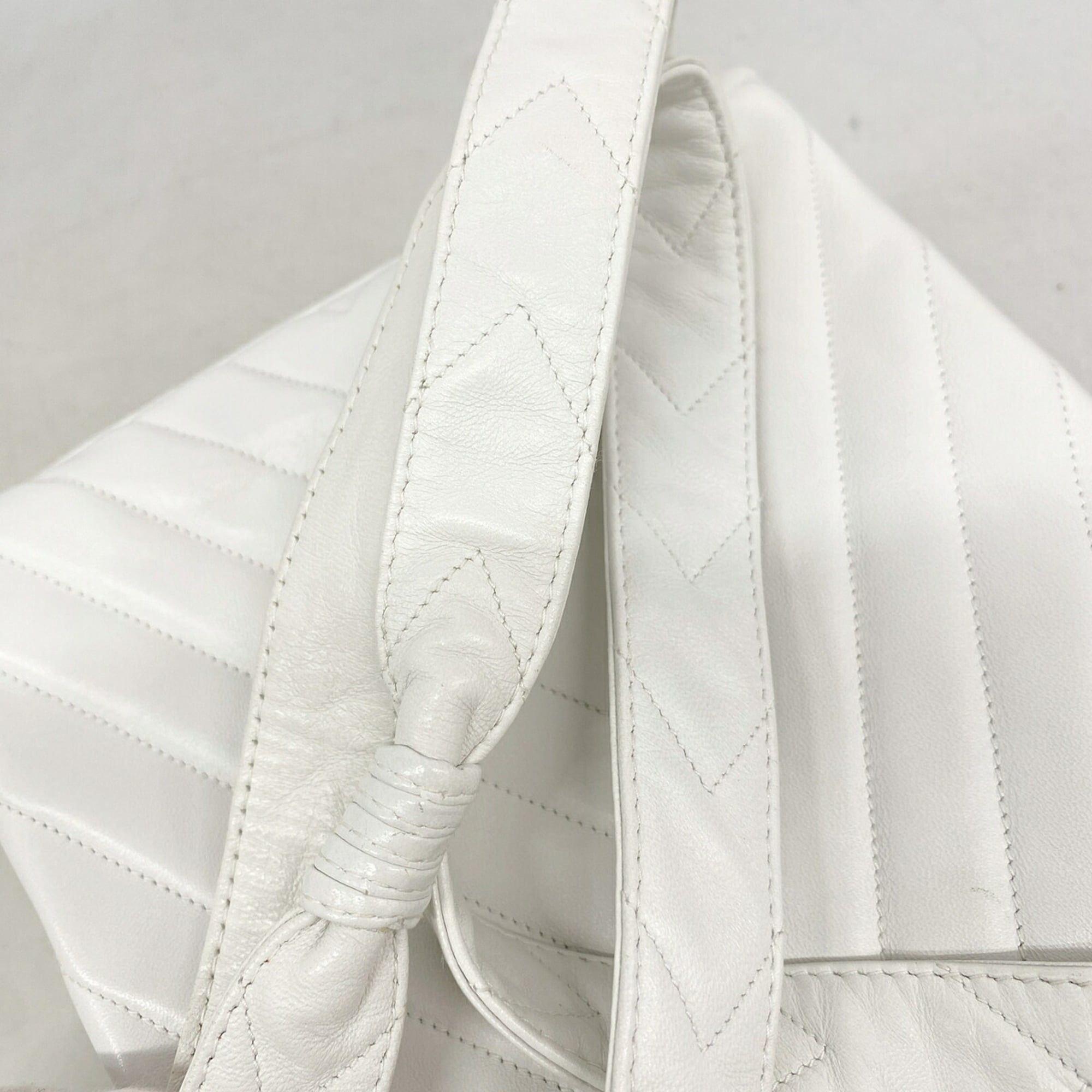 Leather Shoulder Bag (Pre-Owned) - Chanel - Modalova