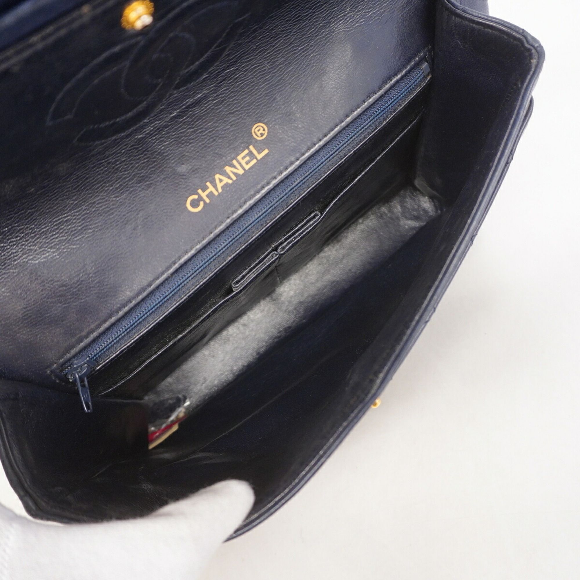 Leather Shoulder Bag (Pre-Owned) - Chanel - Modalova