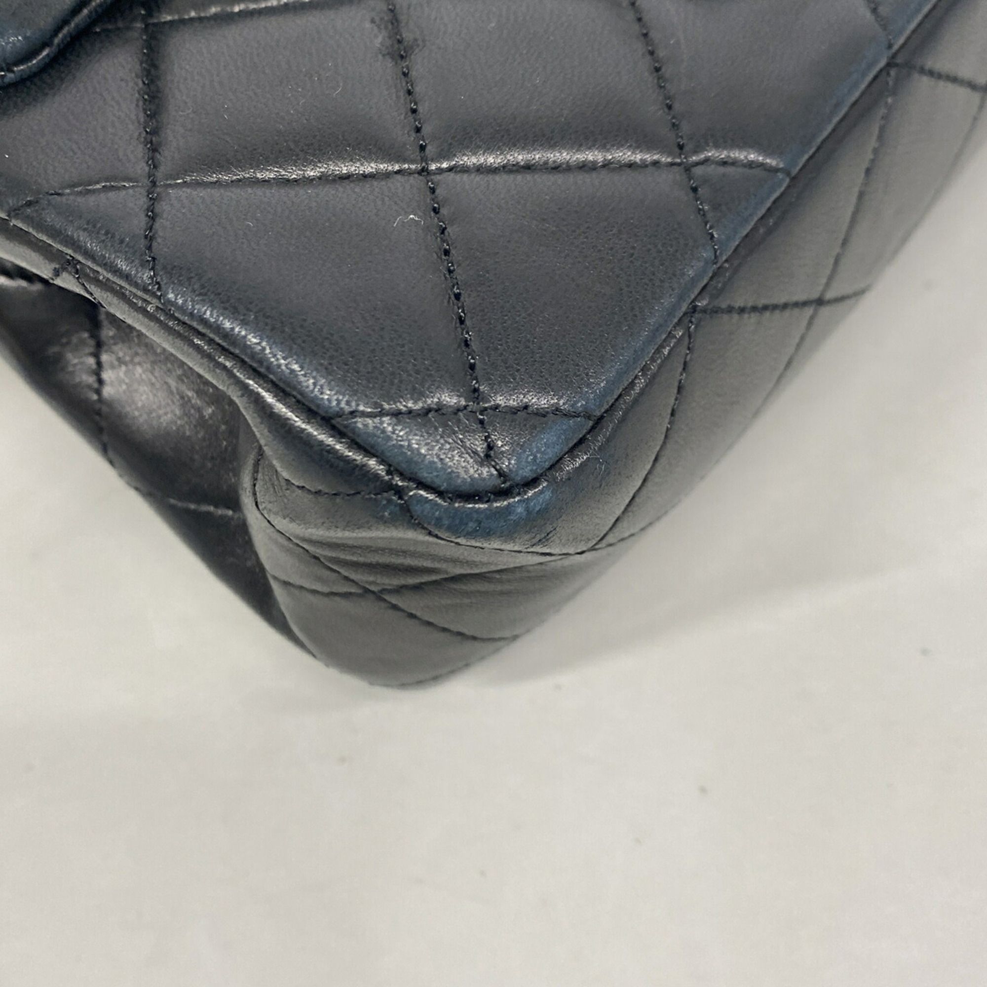 Leather Shoulder Bag (Pre-Owned) - Chanel - Modalova