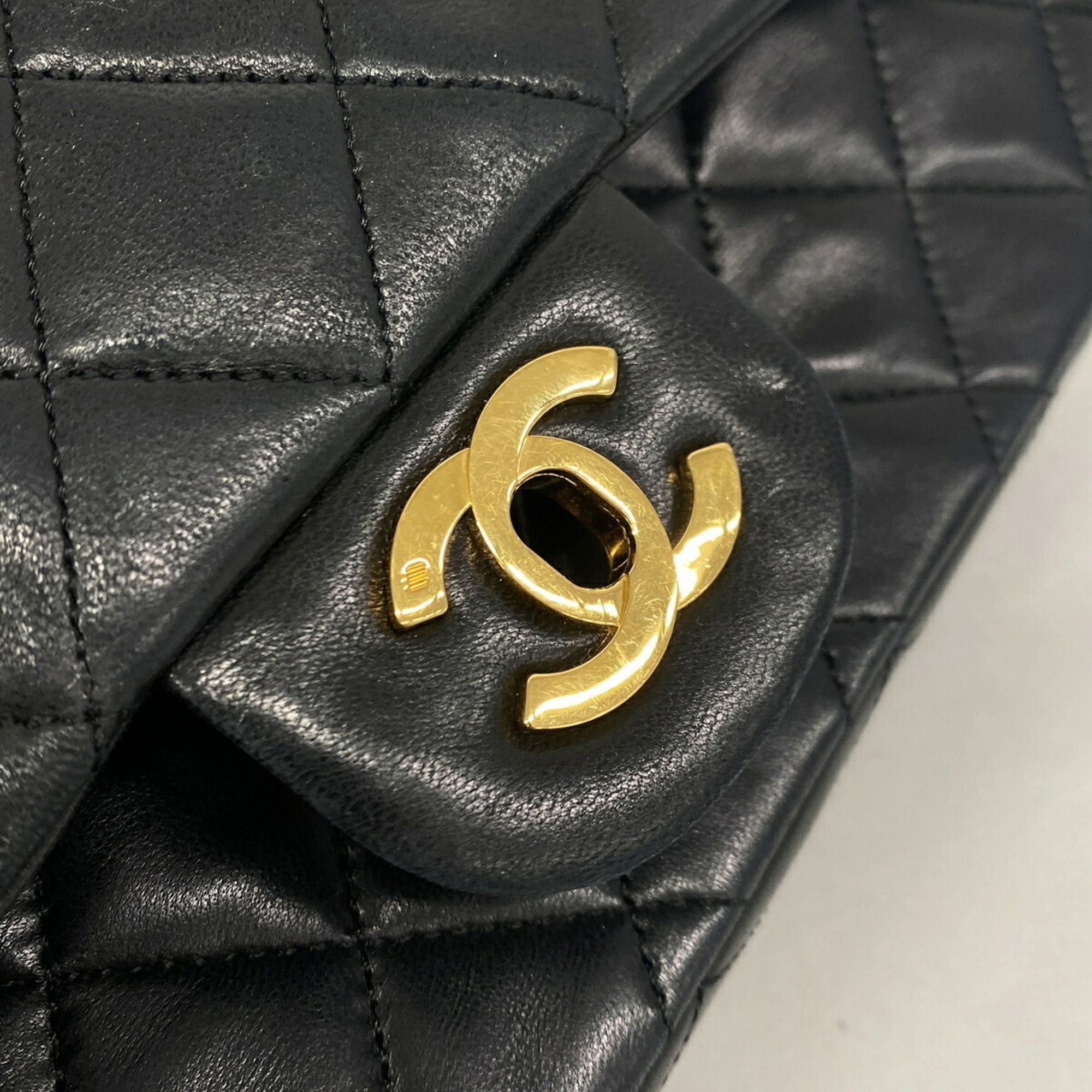 Leather Shoulder Bag (Pre-Owned) - Chanel - Modalova