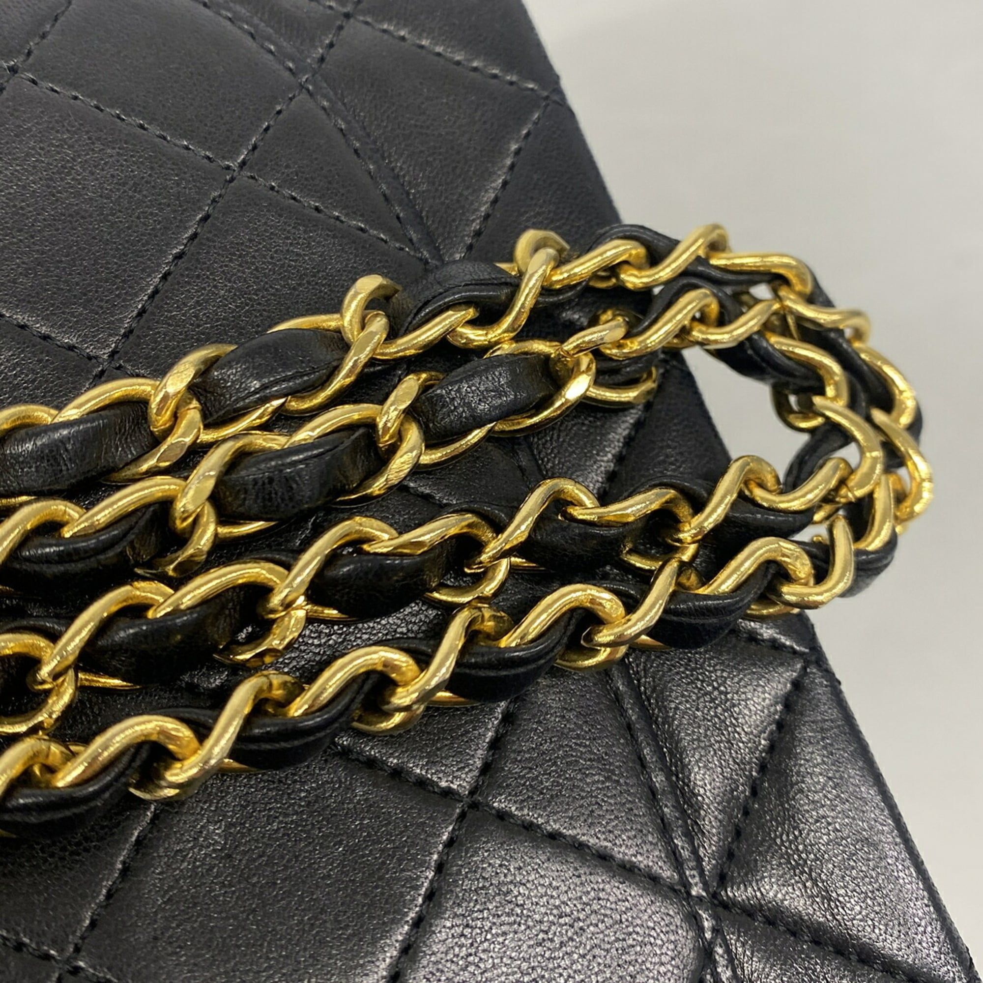 Leather Shoulder Bag (Pre-Owned) - Chanel - Modalova