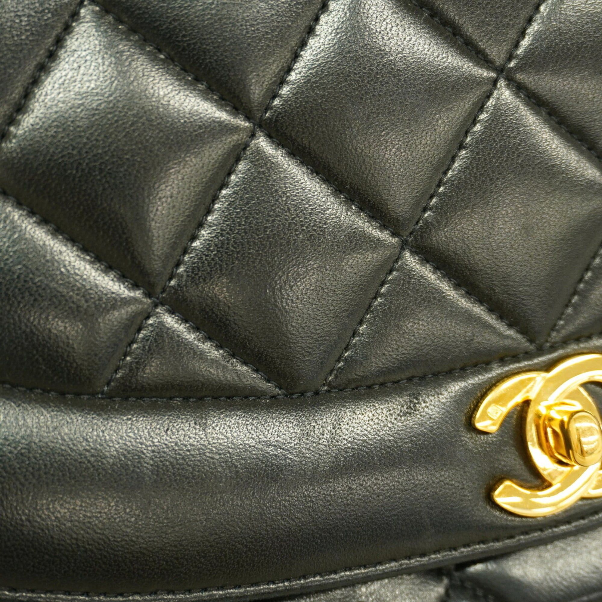 Leather Shoulder Bag (Pre-Owned) - Chanel - Modalova