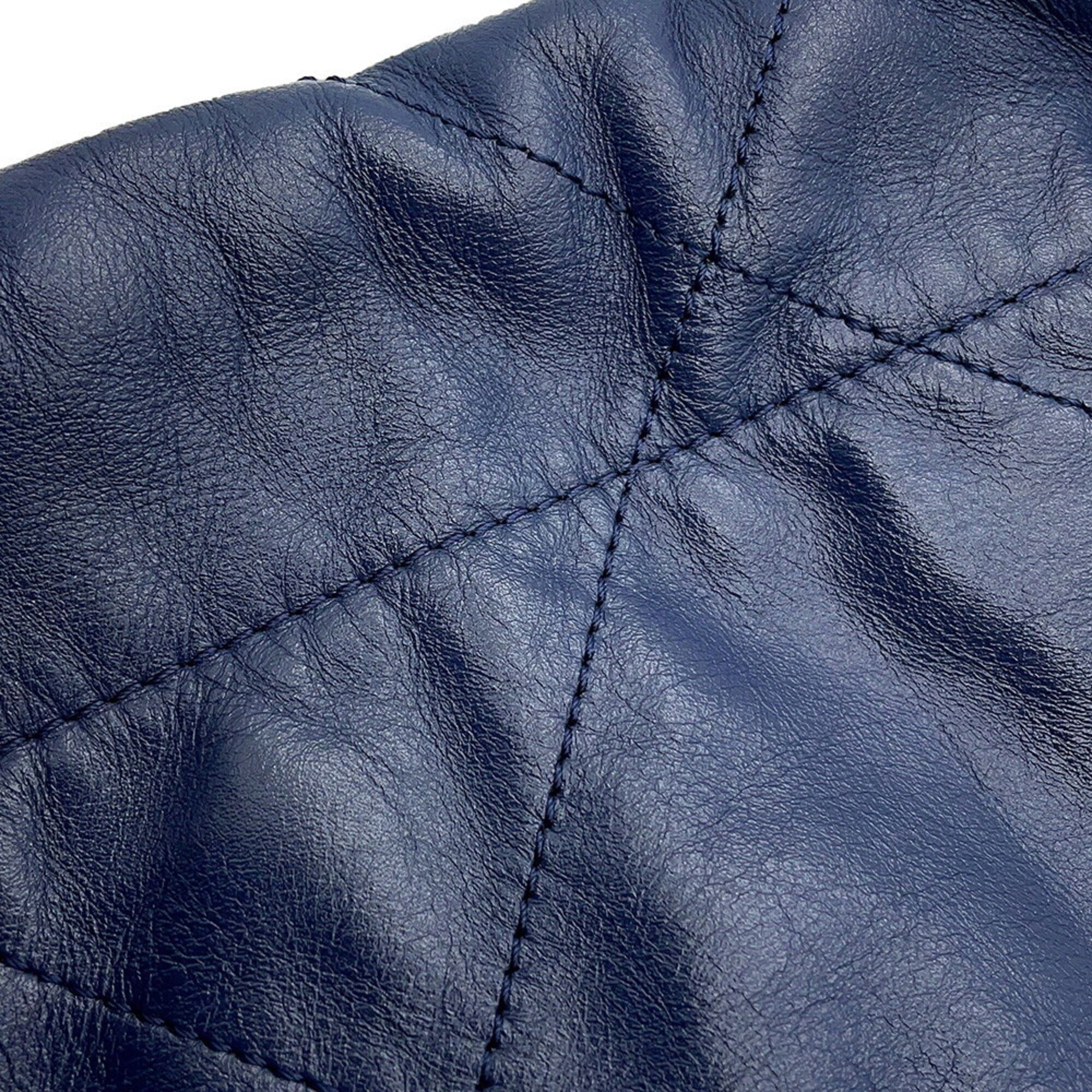 Matelasse Leather Handbag Pouch (Pre-Owned) - Chanel - Modalova