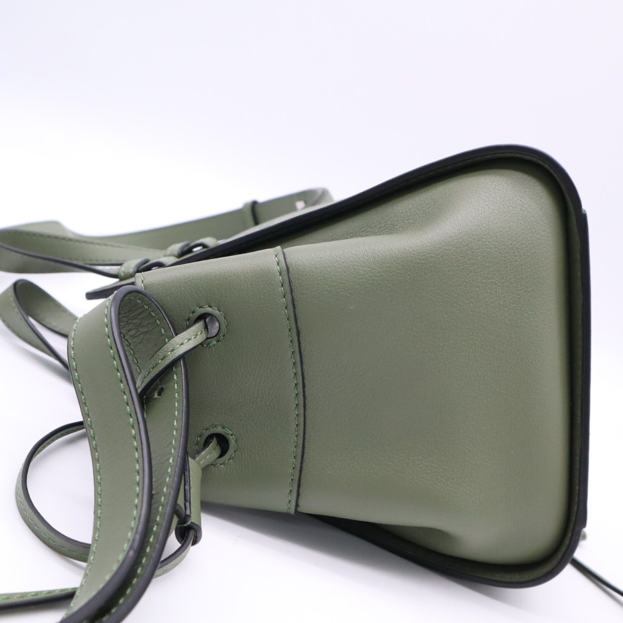Hammock Leather Handbag (Pre-Owned) - Loewe - Modalova