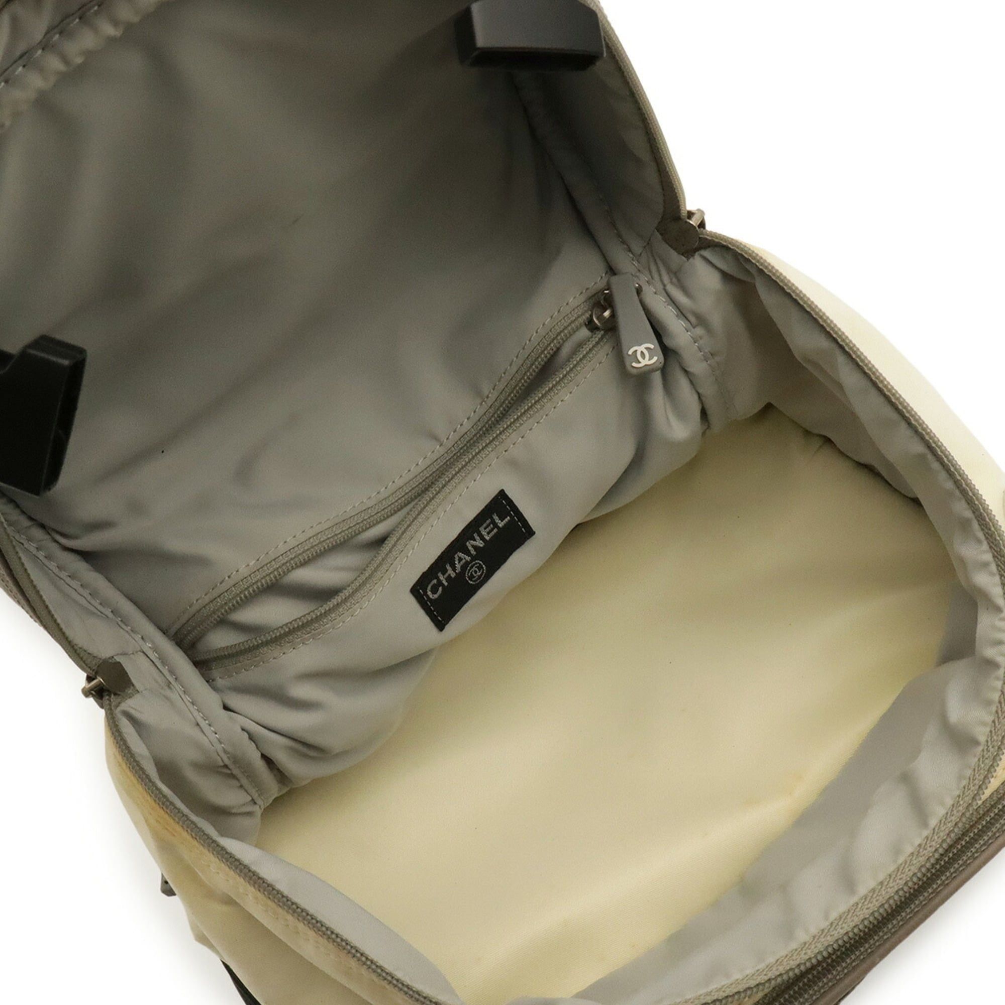 Nylon Leather Backpack (Pre-Owned) - Chanel - Modalova
