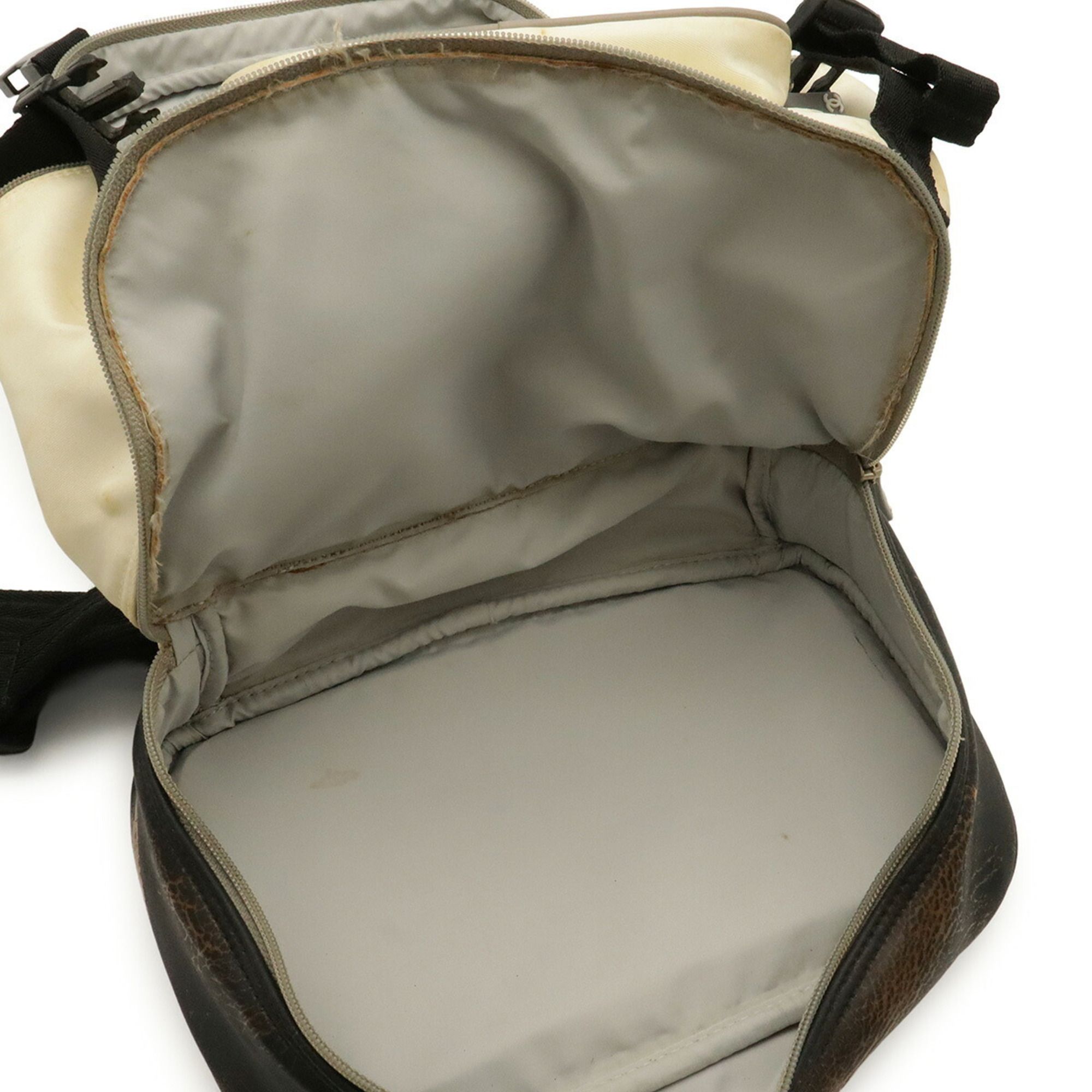 Nylon Leather Backpack (Pre-Owned) - Chanel - Modalova