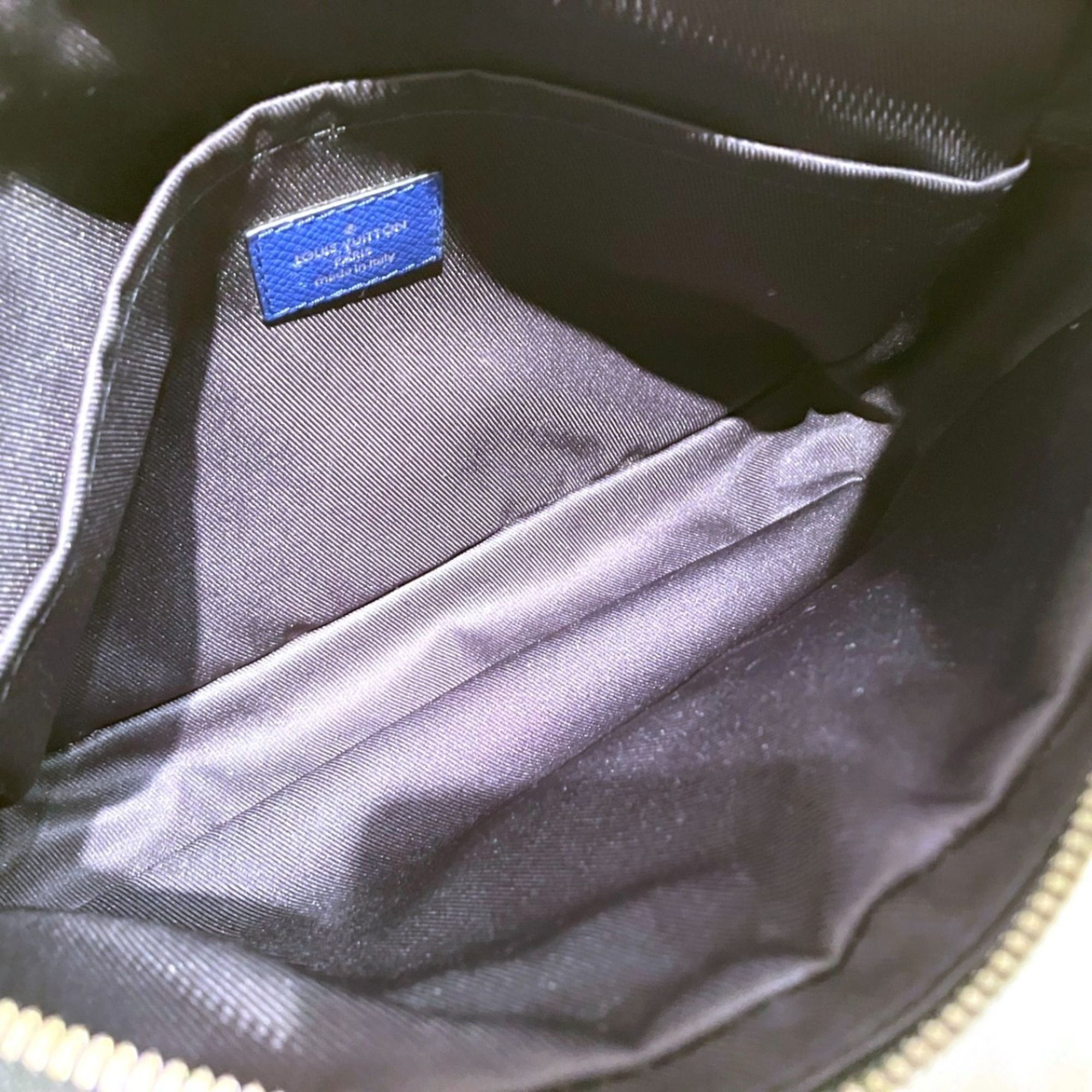 Taigarama Leather Shoulder Bag (Pre-Owned) - Louis Vuitton - Modalova