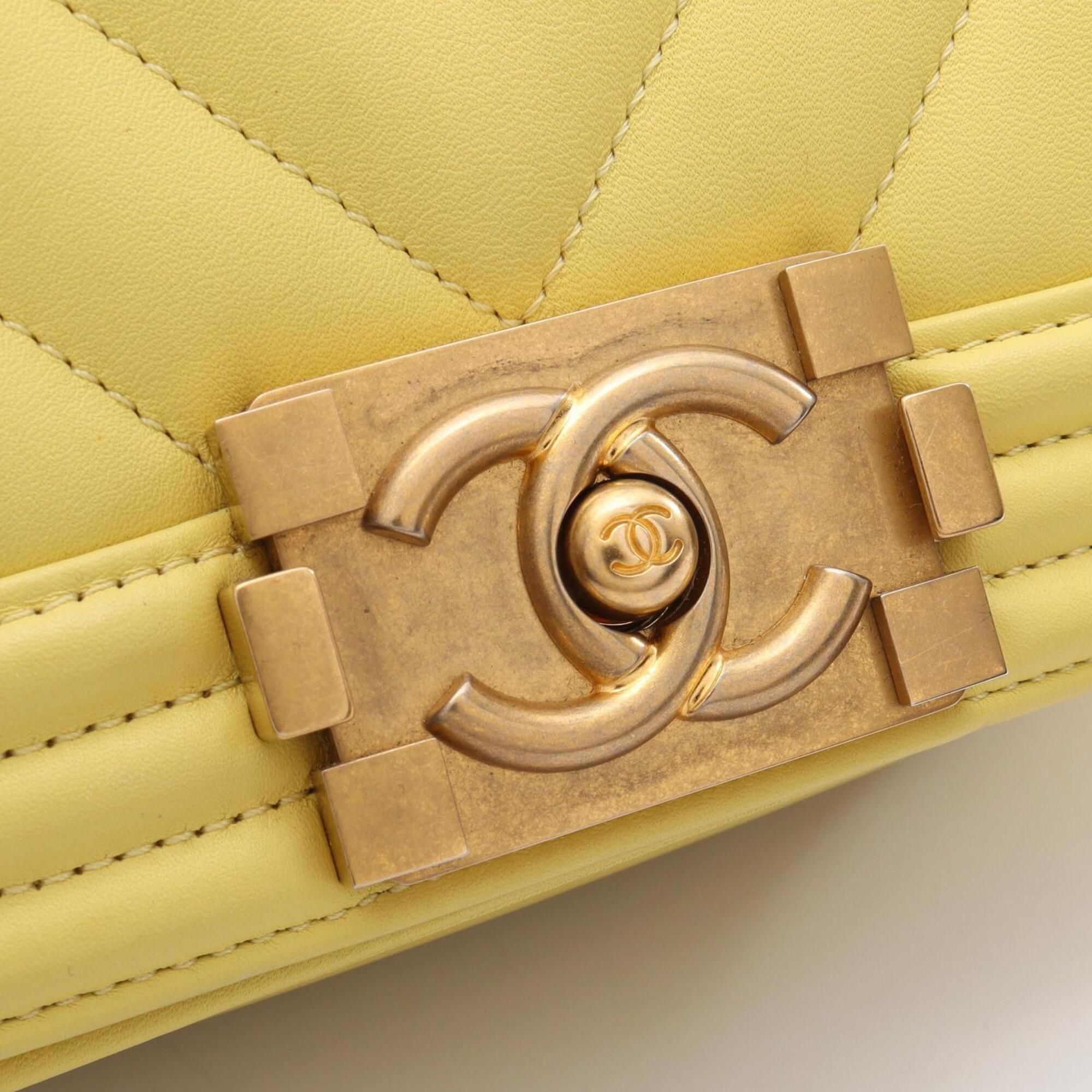 Boy Leather Handbag Shoulder Bag (Pre-Owned) - Chanel - Modalova