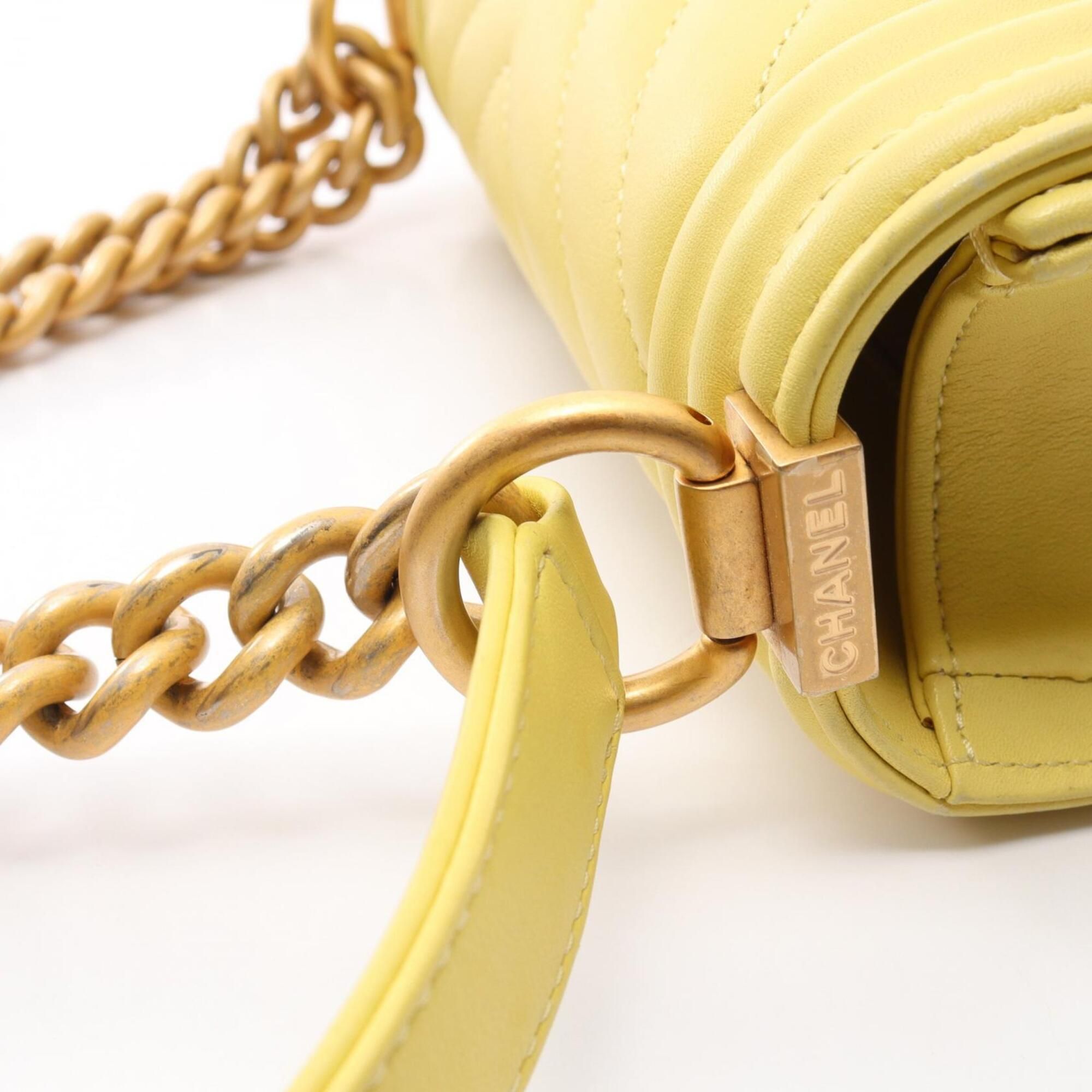 Boy Leather Handbag Shoulder Bag (Pre-Owned) - Chanel - Modalova