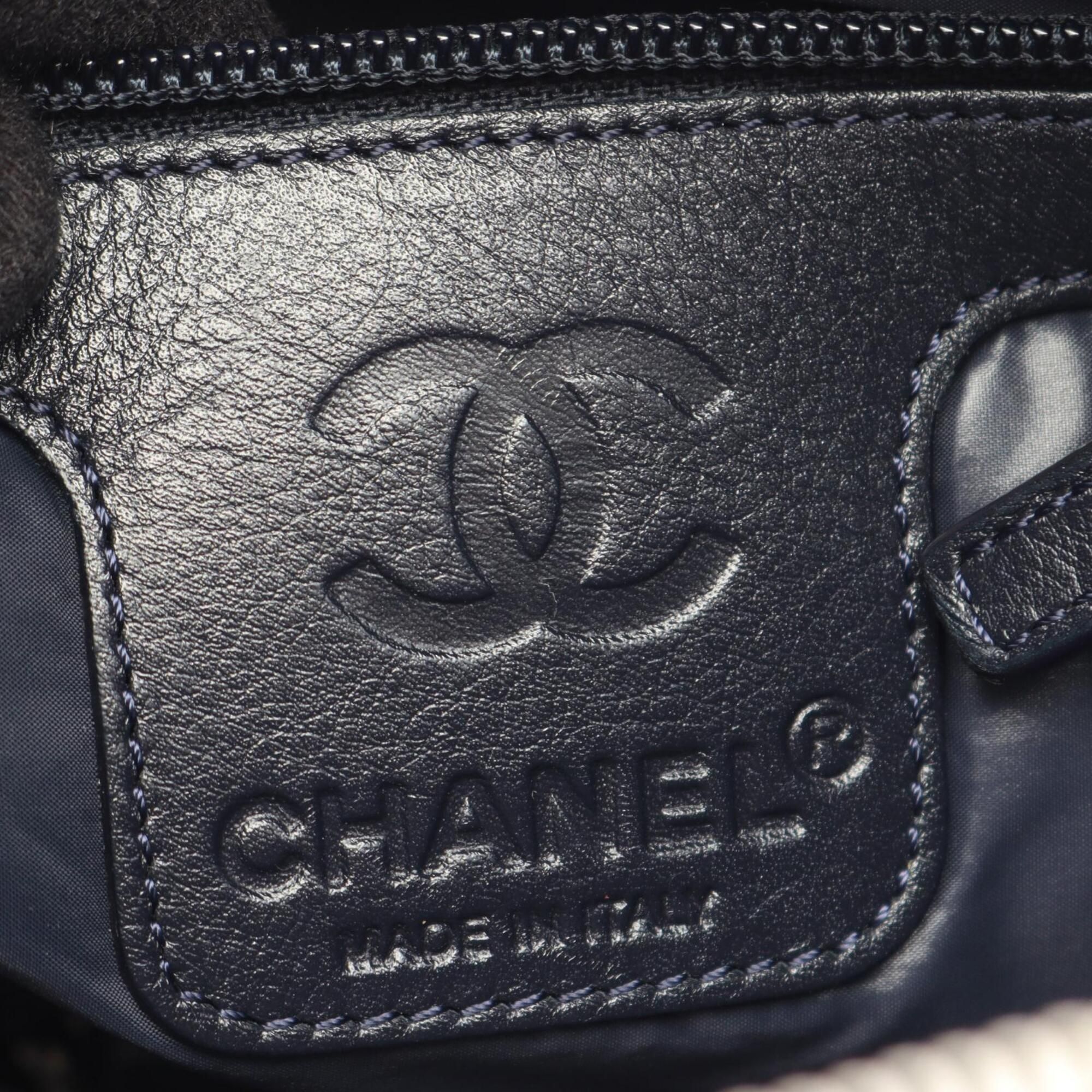 Nylon Leather Handbag Shoulder Bag (Pre-Owned) - Chanel - Modalova