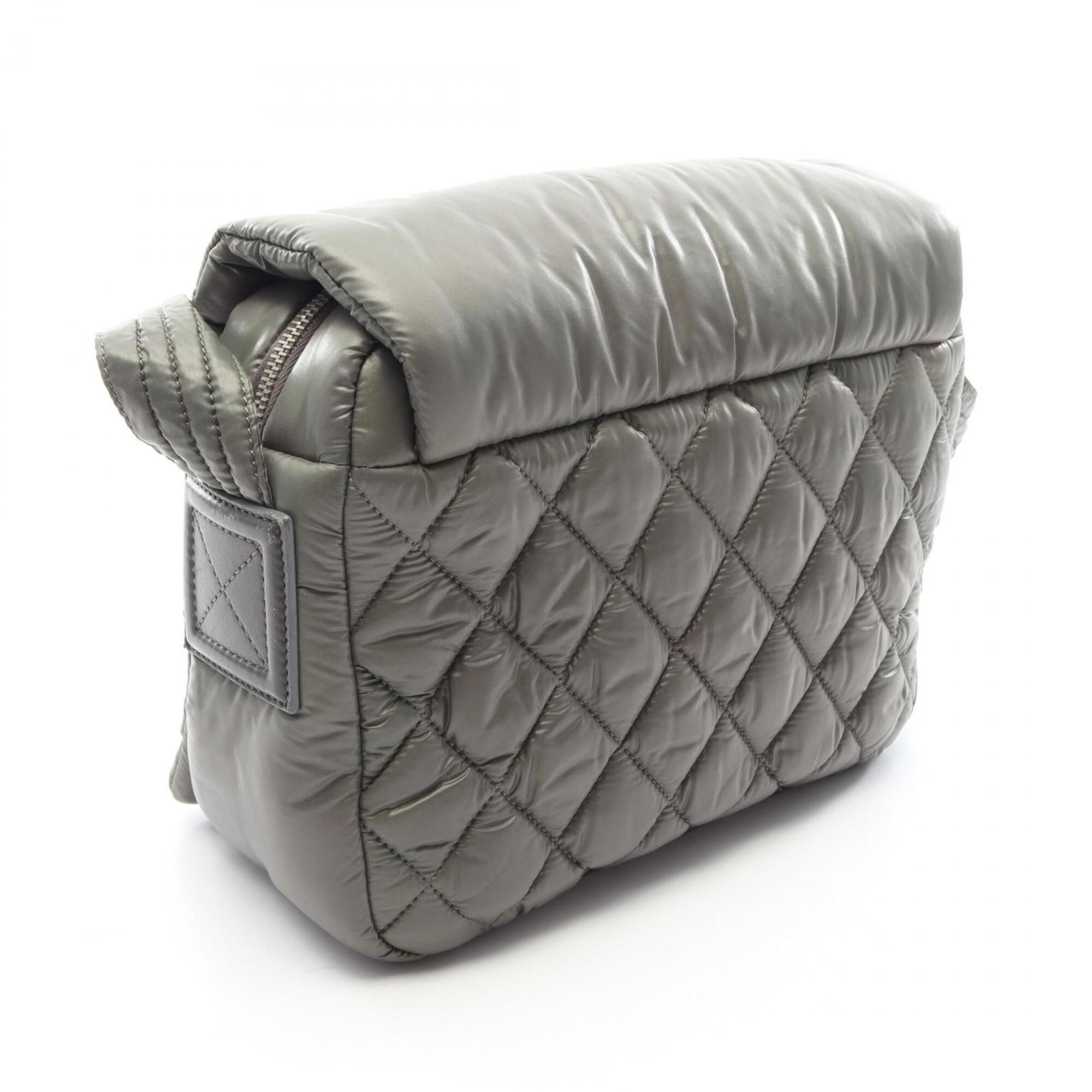 Nylon Leather Handbag Shoulder Bag (Pre-Owned) - Chanel - Modalova