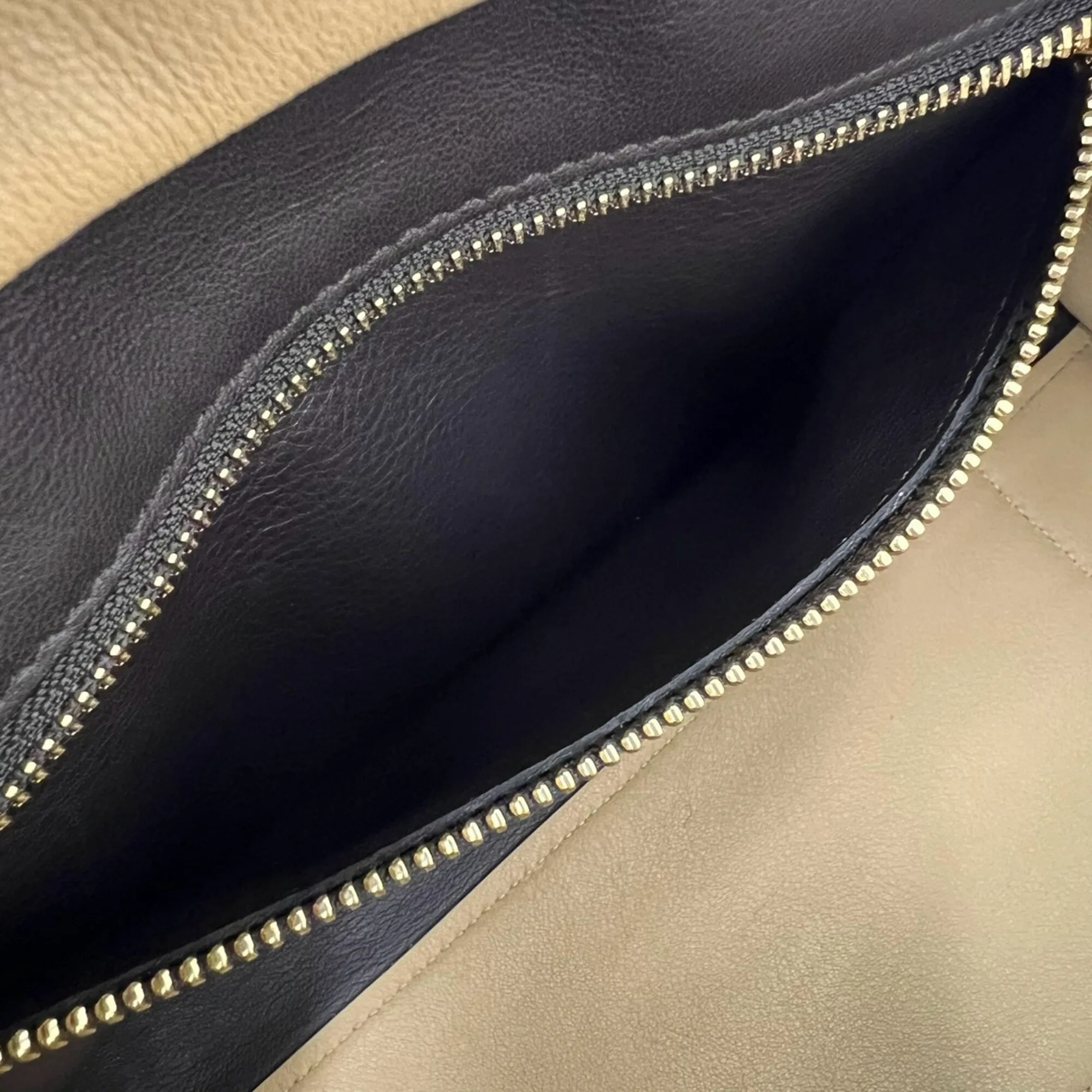Suede Leather Handbag Shoulder Bag (Pre-Owned) - Loewe - Modalova