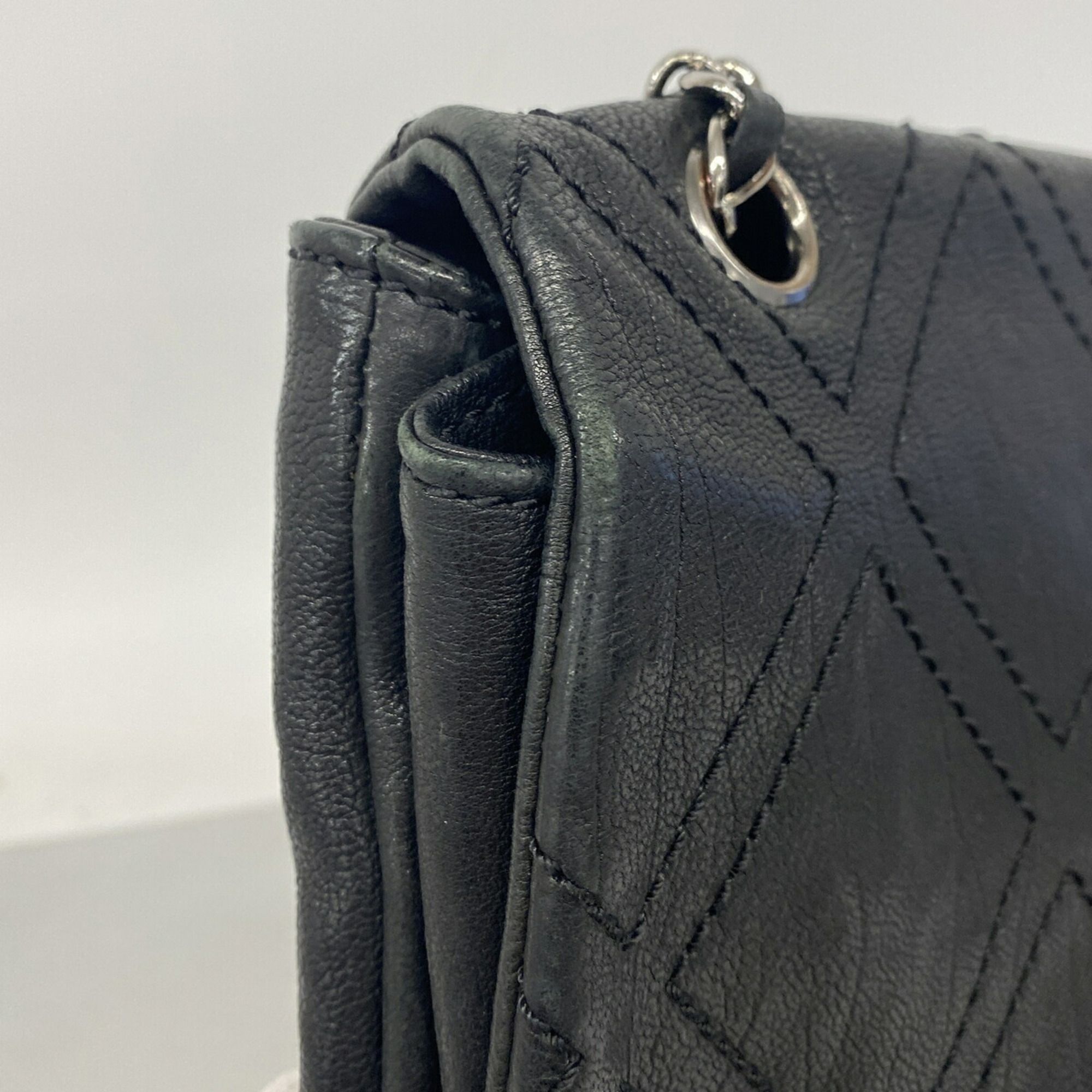 Leather Shoulder Bag (Pre-Owned) - Chanel - Modalova
