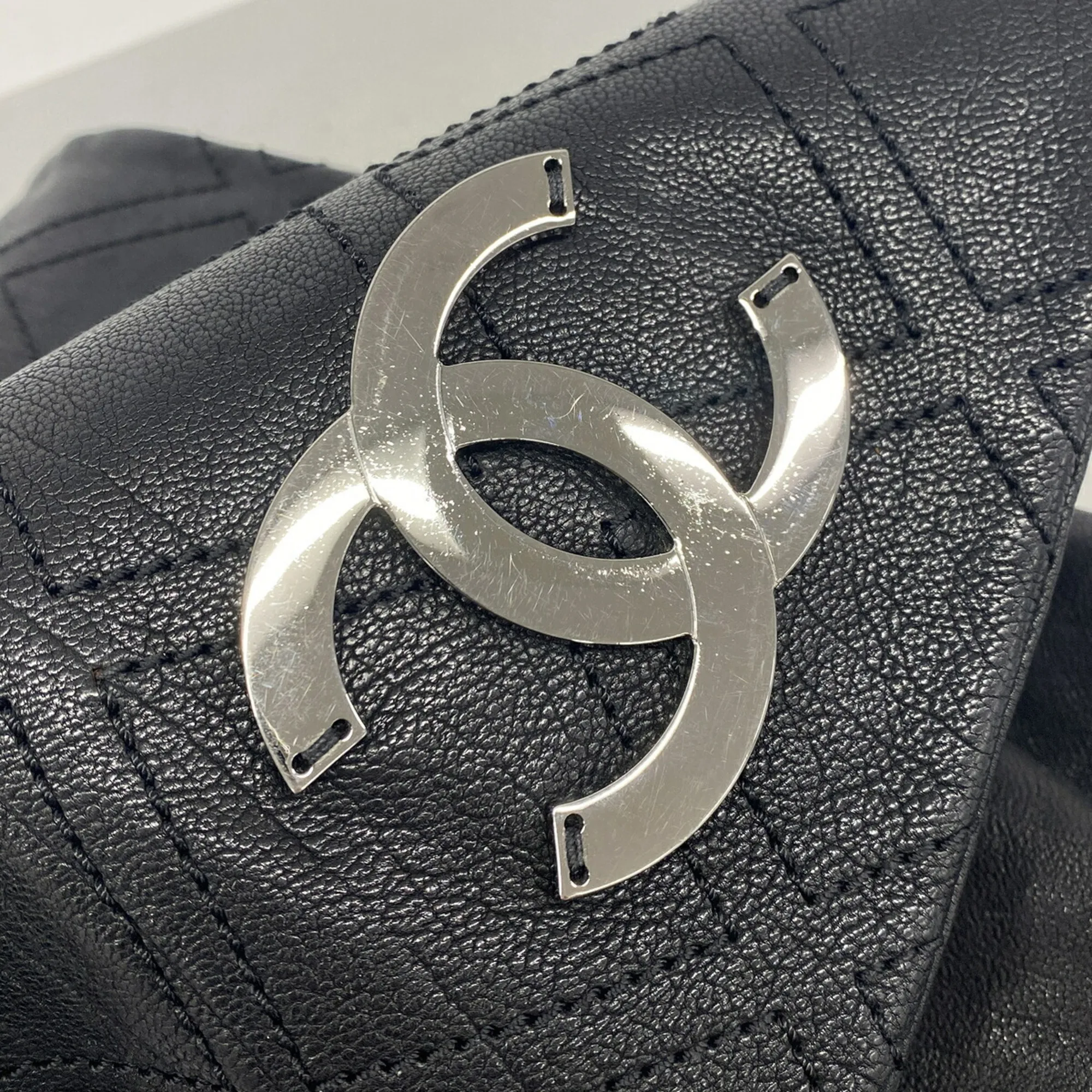 Leather Shoulder Bag (Pre-Owned) - Chanel - Modalova