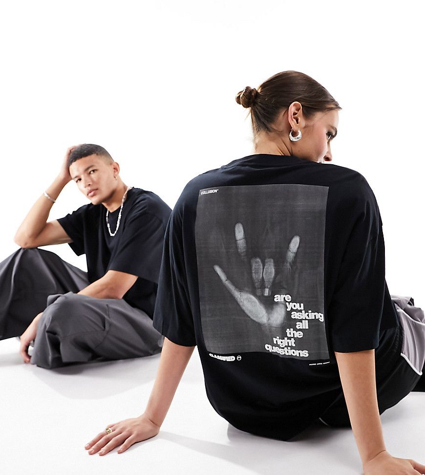 Unisex - T-shirt nera con stampa fotografica di mano sul retro - Collusion - Modalova