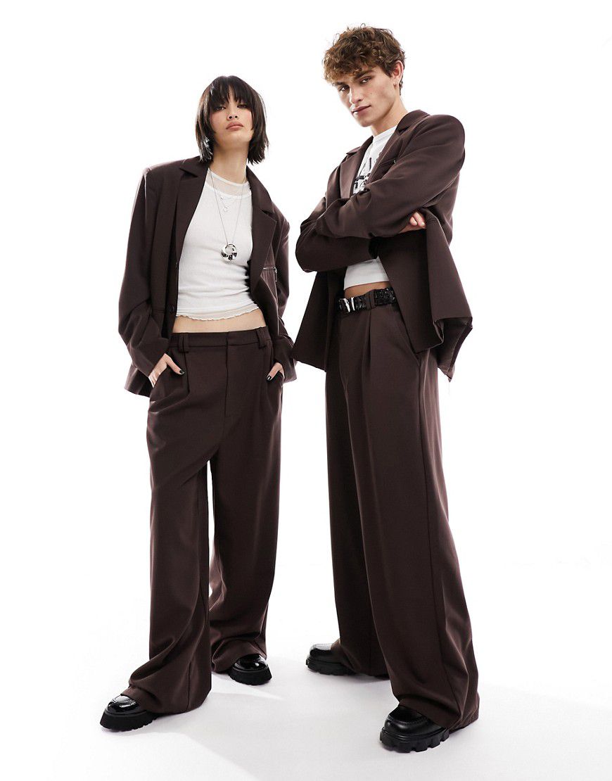 UNISEX - Ultimate - Pantaloni da abito marrone scuro in coordinato - Collusion - Modalova