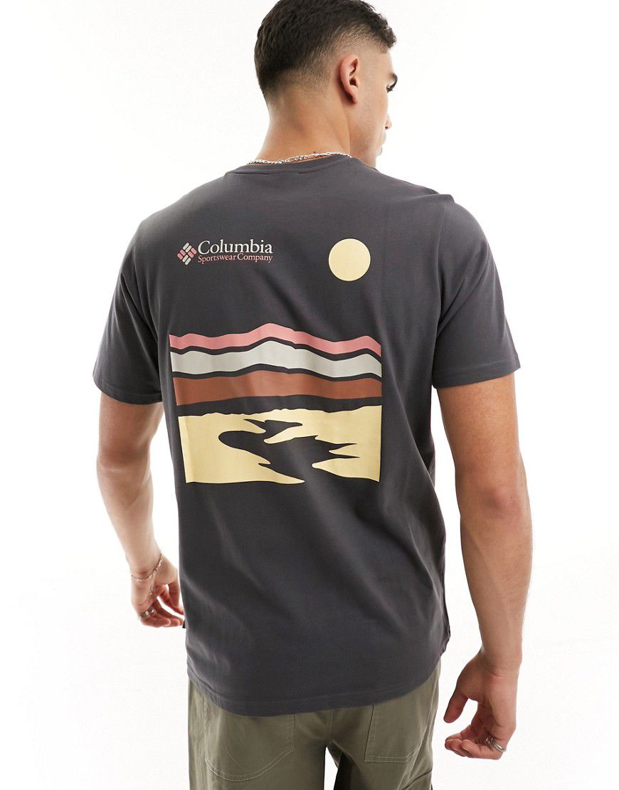 Explorers Canyon - T-shirt nera con stampa di montagne sul retro - Columbia - Modalova