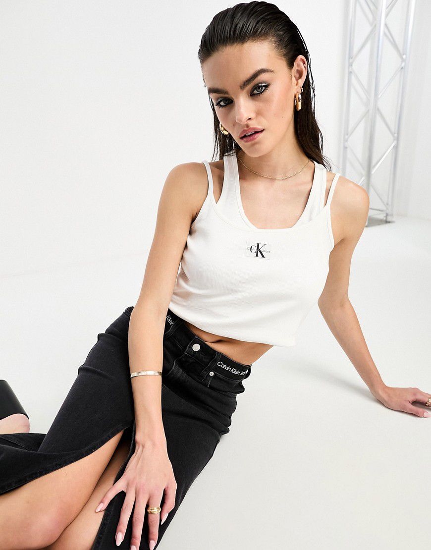 Top senza maniche a doppio strato a coste con etichetta con logo - Calvin Klein Jeans - Modalova