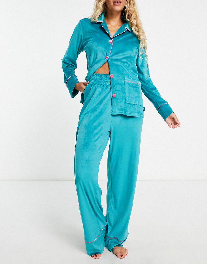 Pigiama con top con bottoni e pantaloni comodi in velour premium -azzurro - Chelsea Peers - Modalova