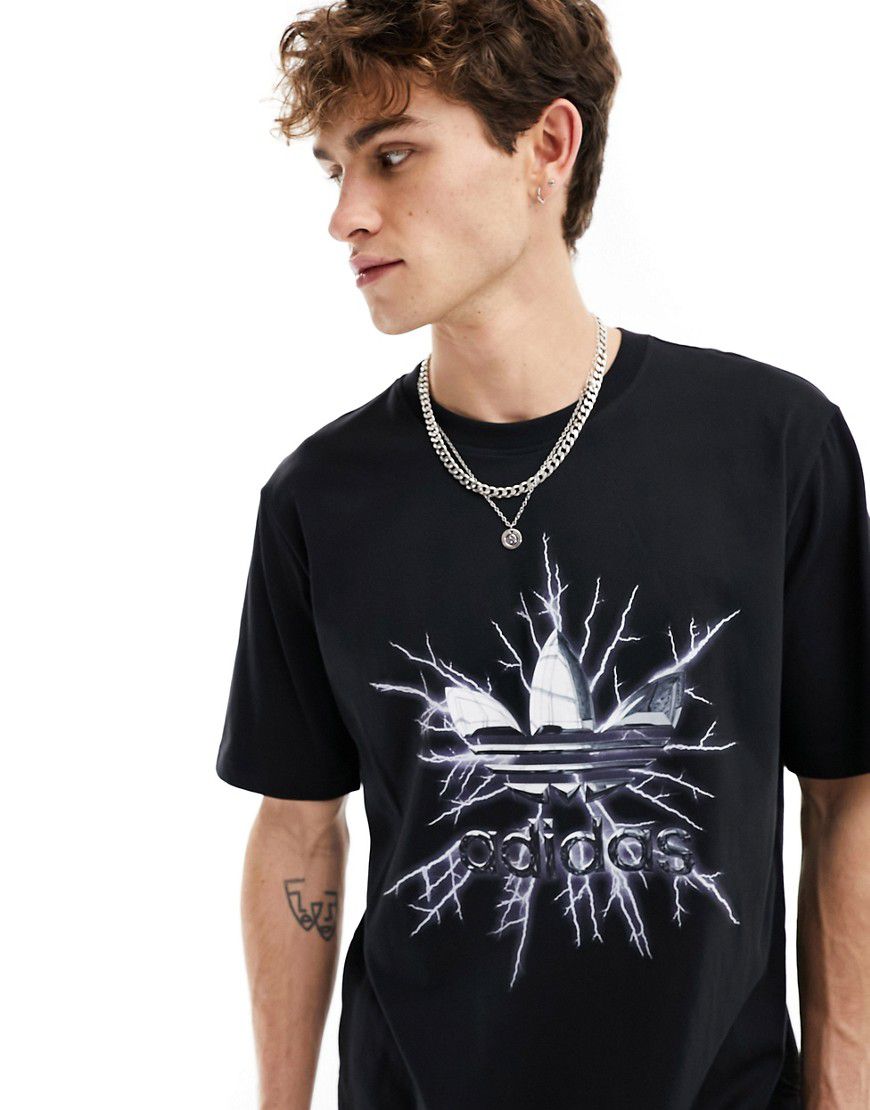 T-shirt nera e argento con grafica di elettricità - adidas Originals - Modalova