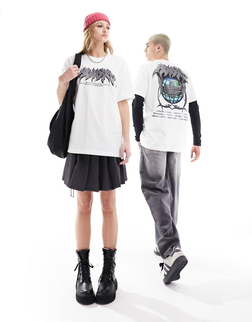 T-shirt unisex bianca con grafica in stile gotico - adidas Originals - Modalova