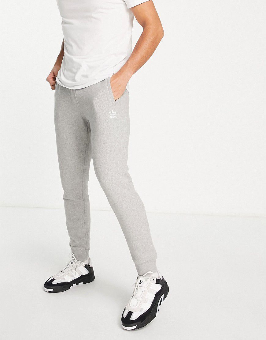 Essentials - Joggers slim grigi con logo piccolo - adidas Originals - Modalova