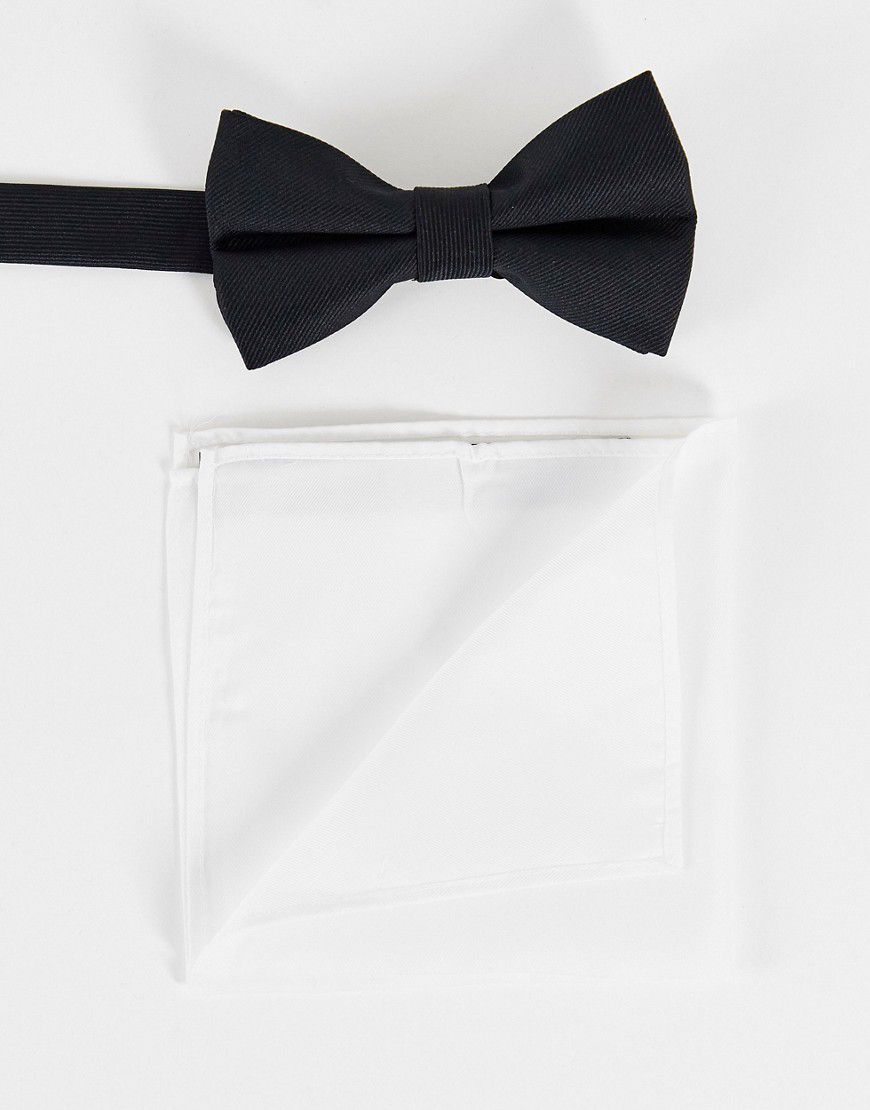 Confezione con farfallino in raso e fazzoletto da taschino bianco - ASOS DESIGN - Modalova