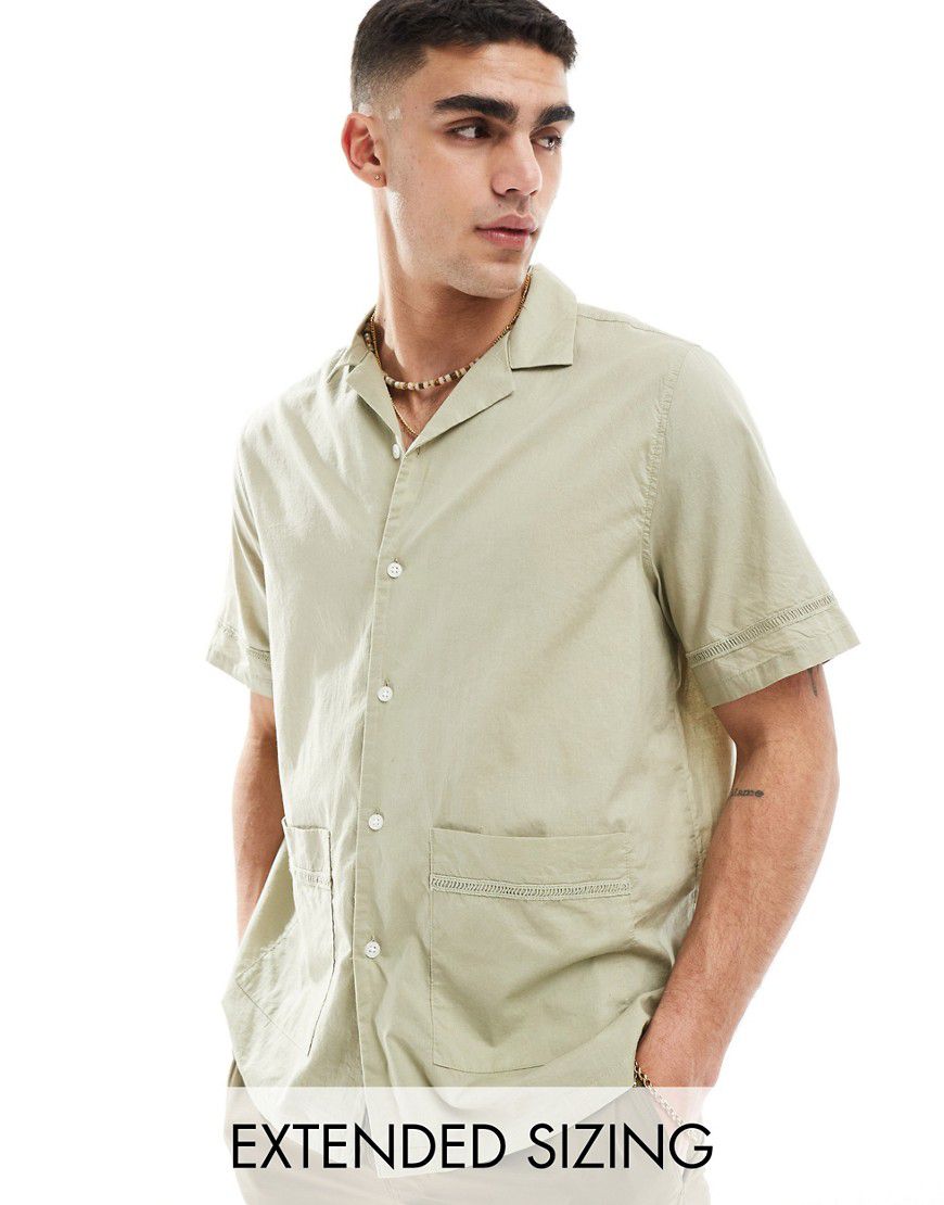 Camicia comoda in popeline di cotone oliva con rever e finiture - ASOS DESIGN - Modalova