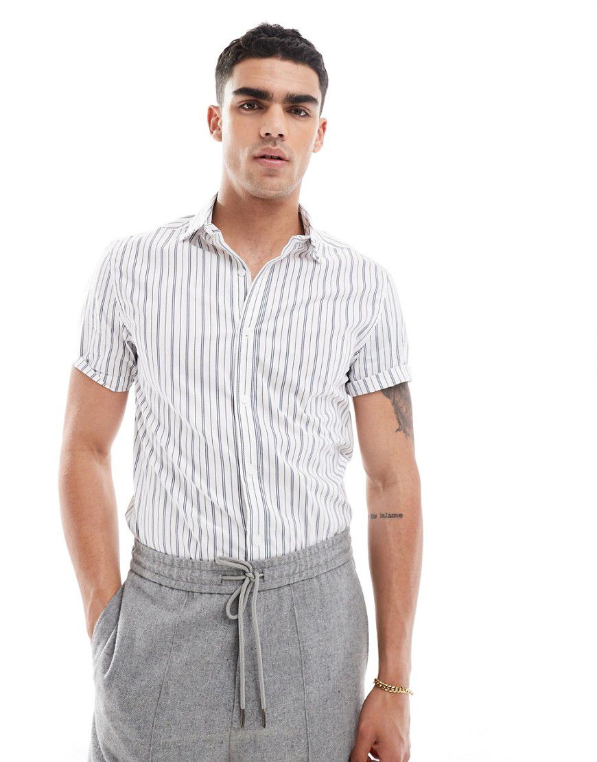 Camicia elasticizzata slim bianca a righe nere con maniche risvoltate - ASOS DESIGN - Modalova