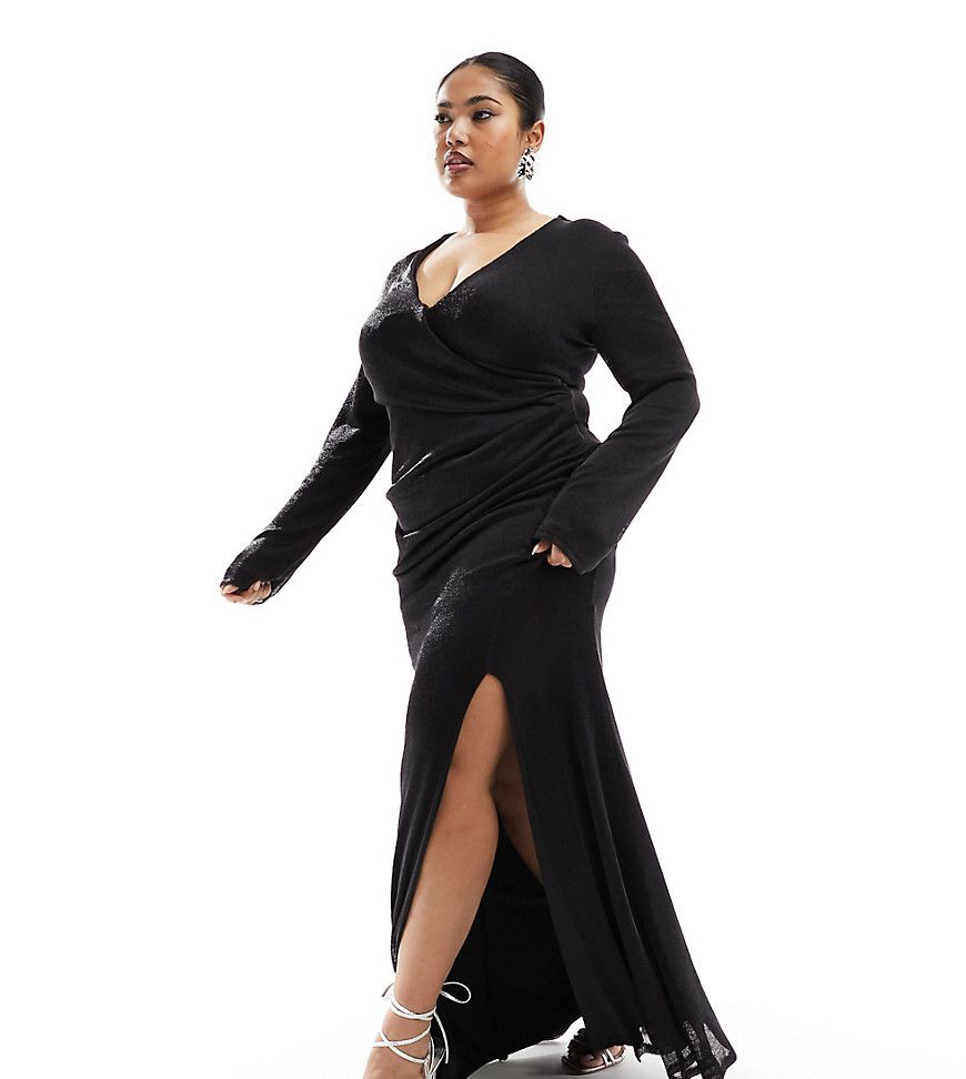 ASOS DESIGN Curve - Vestito lungo nero in maglia metallizzata trasparente con scollo profondo e maniche a pipistrello - ASOS Curve - Modalova